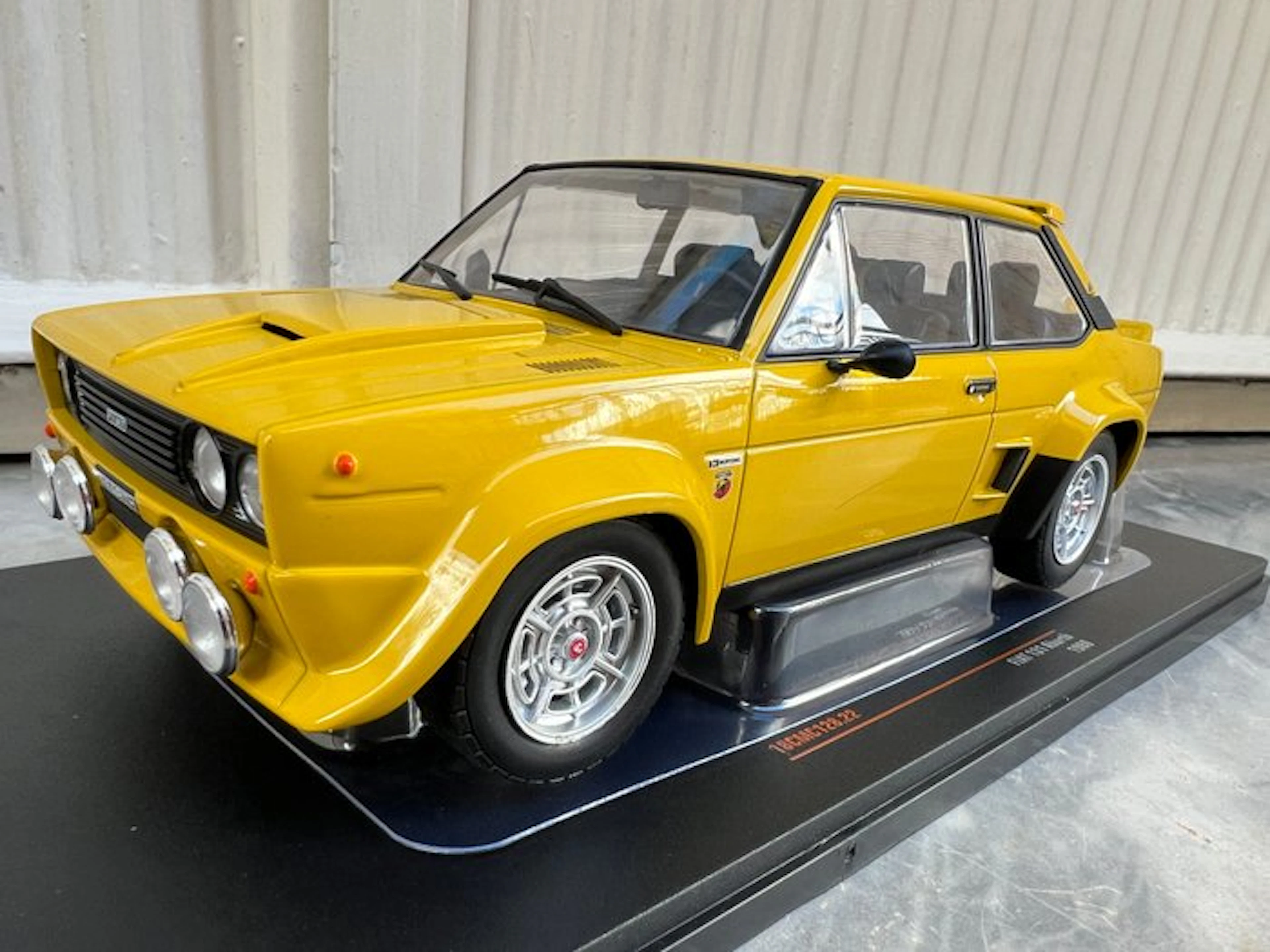 IXO 1:18 - Model car - Fiat 131 Abarth 1980