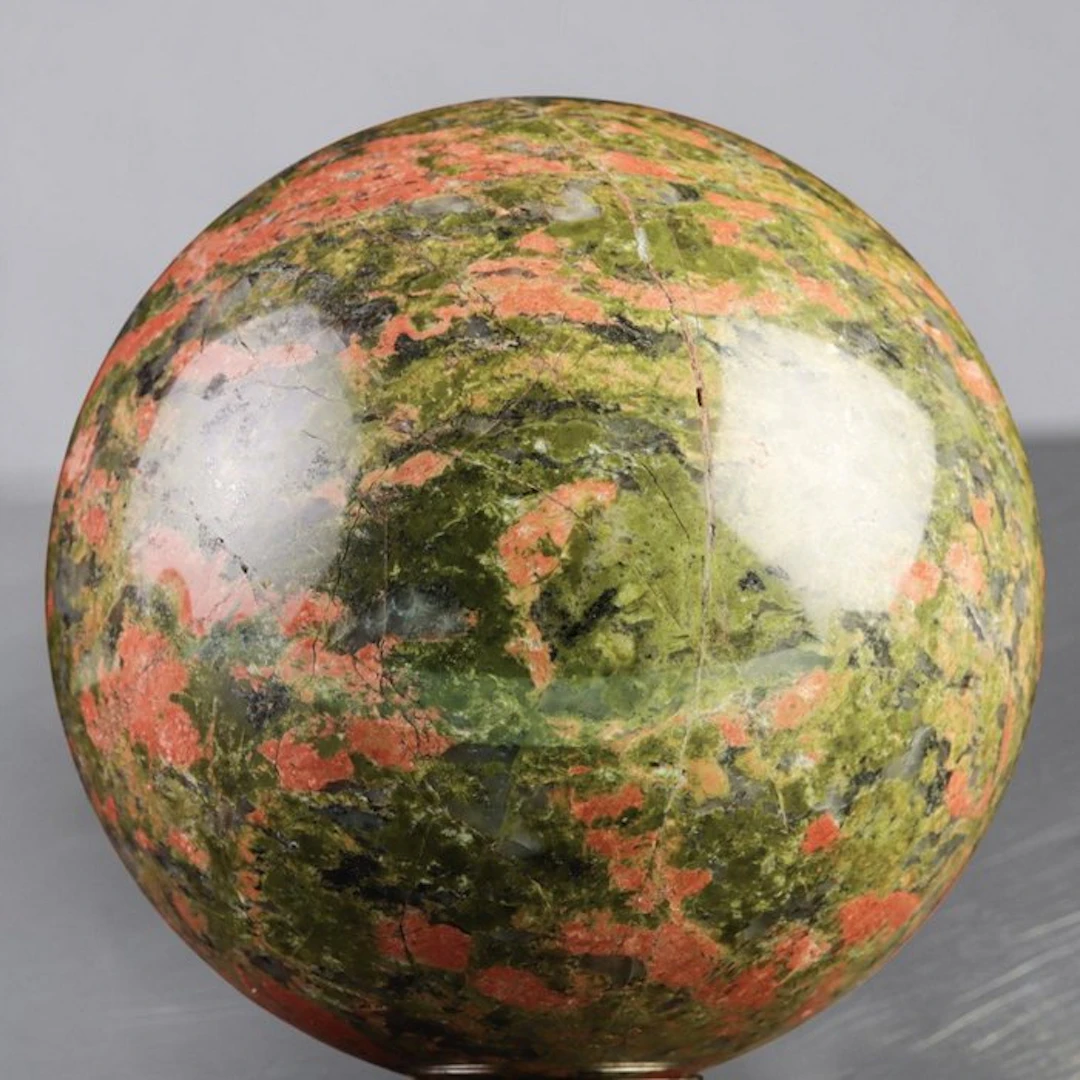 Large polished sphere in unakita - Pink feldspar
