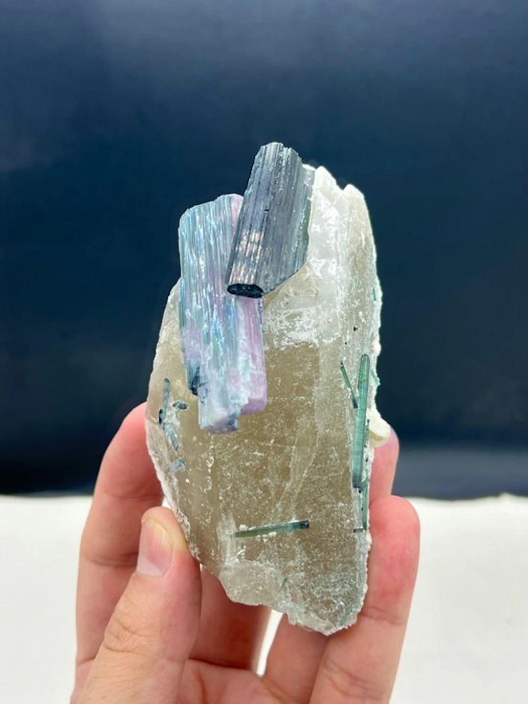 Tourmaline combine with quartz Specimen - Height: 105 mm...