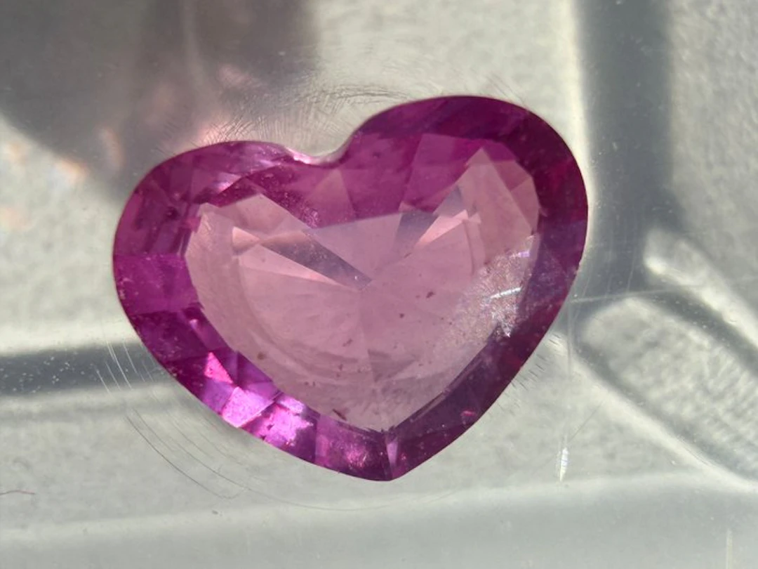 Pink Sapphire - 1.04 ct - Antwerp Laboratory for Gemstone...