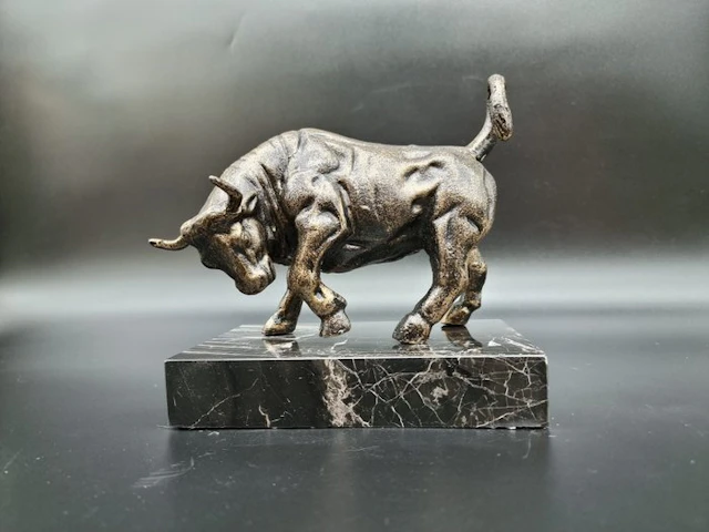 Statue, Bull on Marble Base - 17 cm - Marble, Iron - 2026