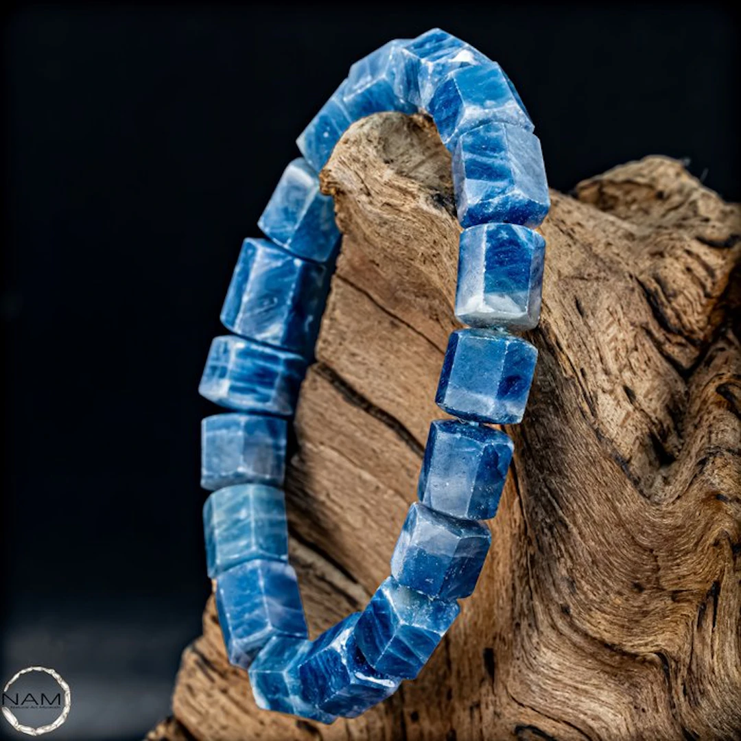 Natural sapphire gemstone bracelet – cube-shaped Sapphire...