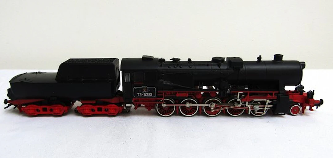 Märklin H0 - Steam locomotive with tender (1) - Black and...