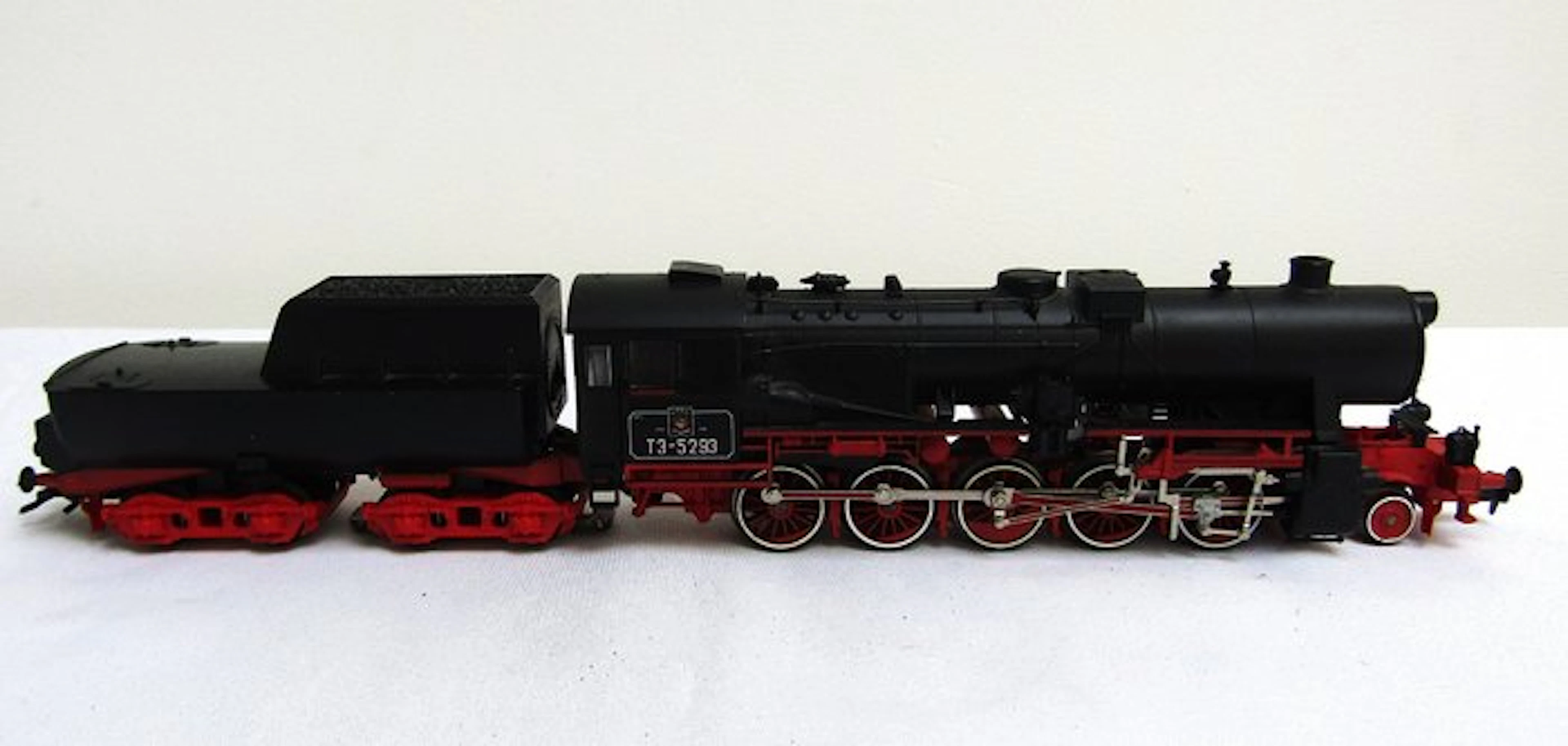 Märklin H0 - Steam locomotive with tender (1) - Black and...