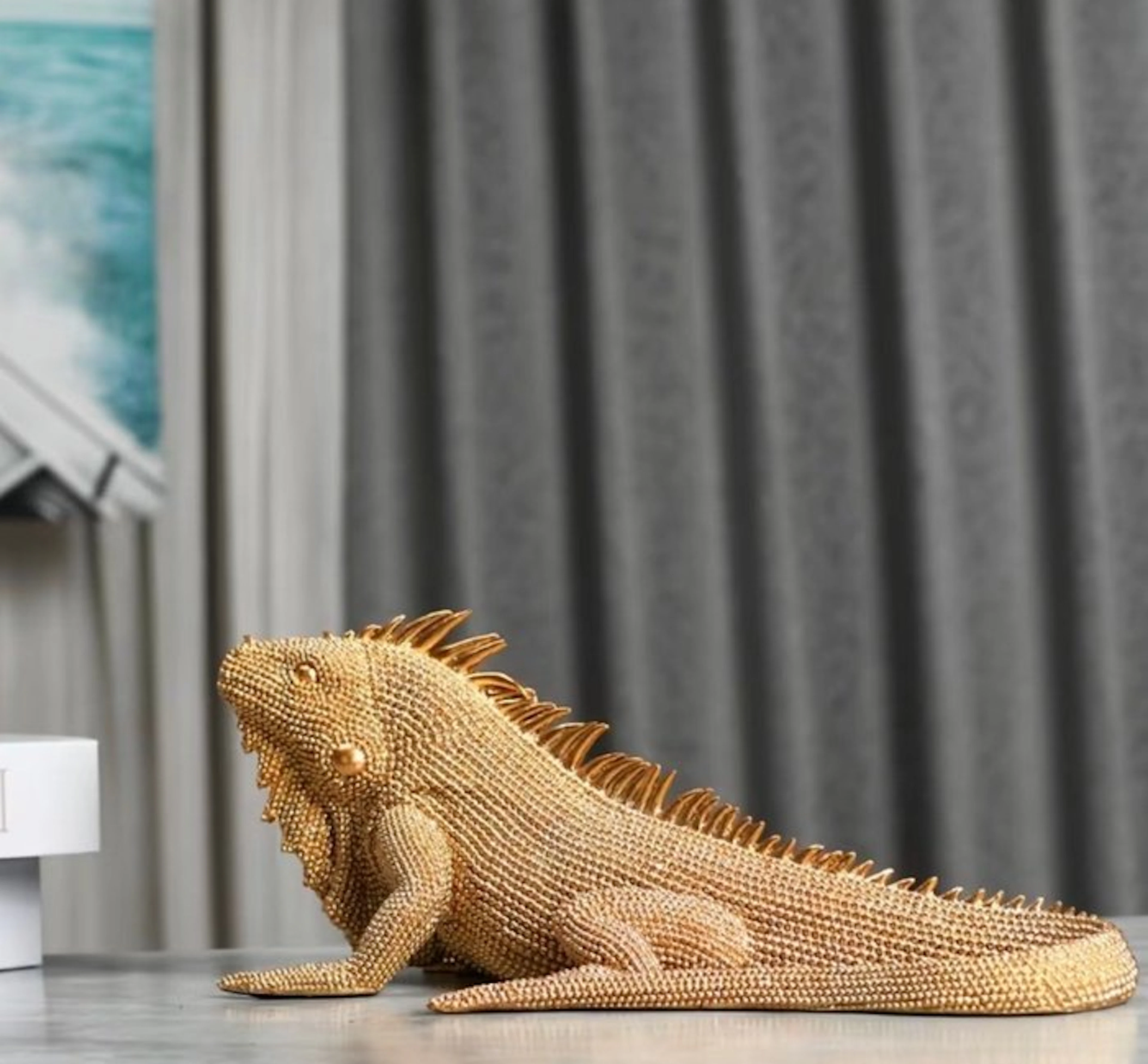 Unknown - Figure - Iguana sculpture - Resin, Gold plated