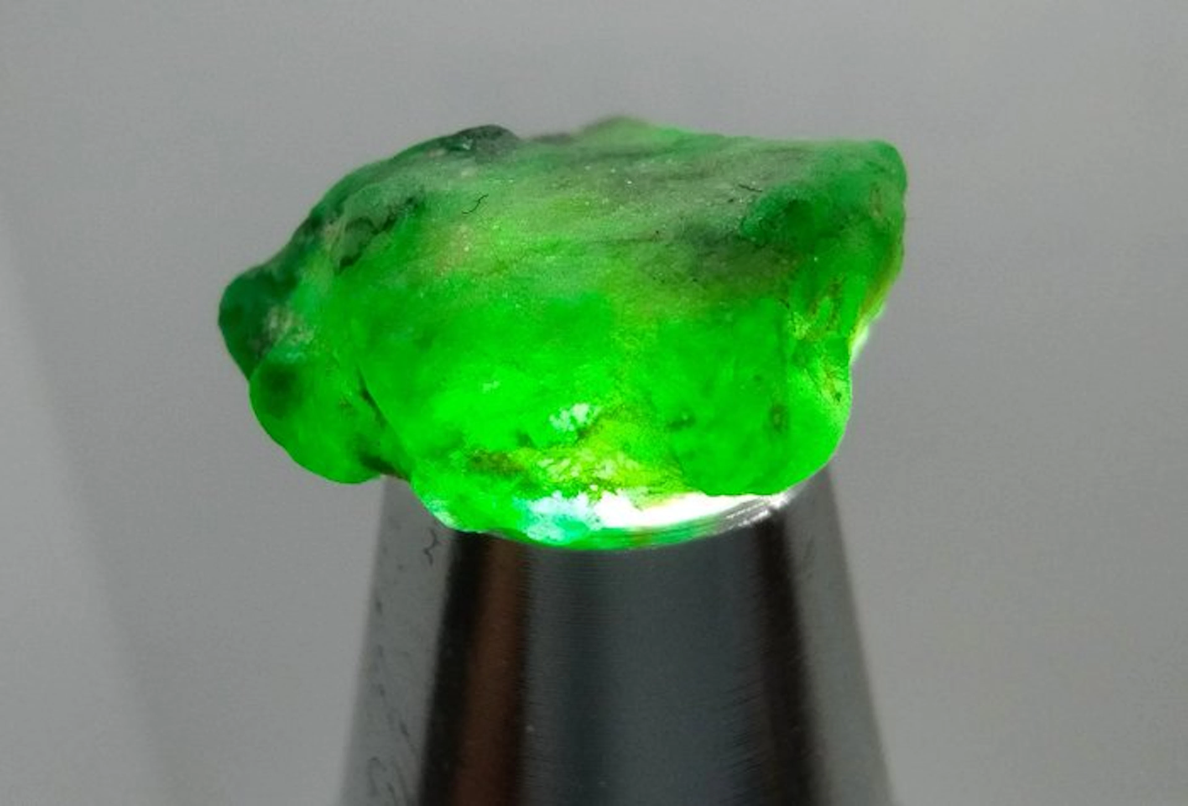 8 cts - Untreated Beautiful Emerald - Rough- 1.6 g