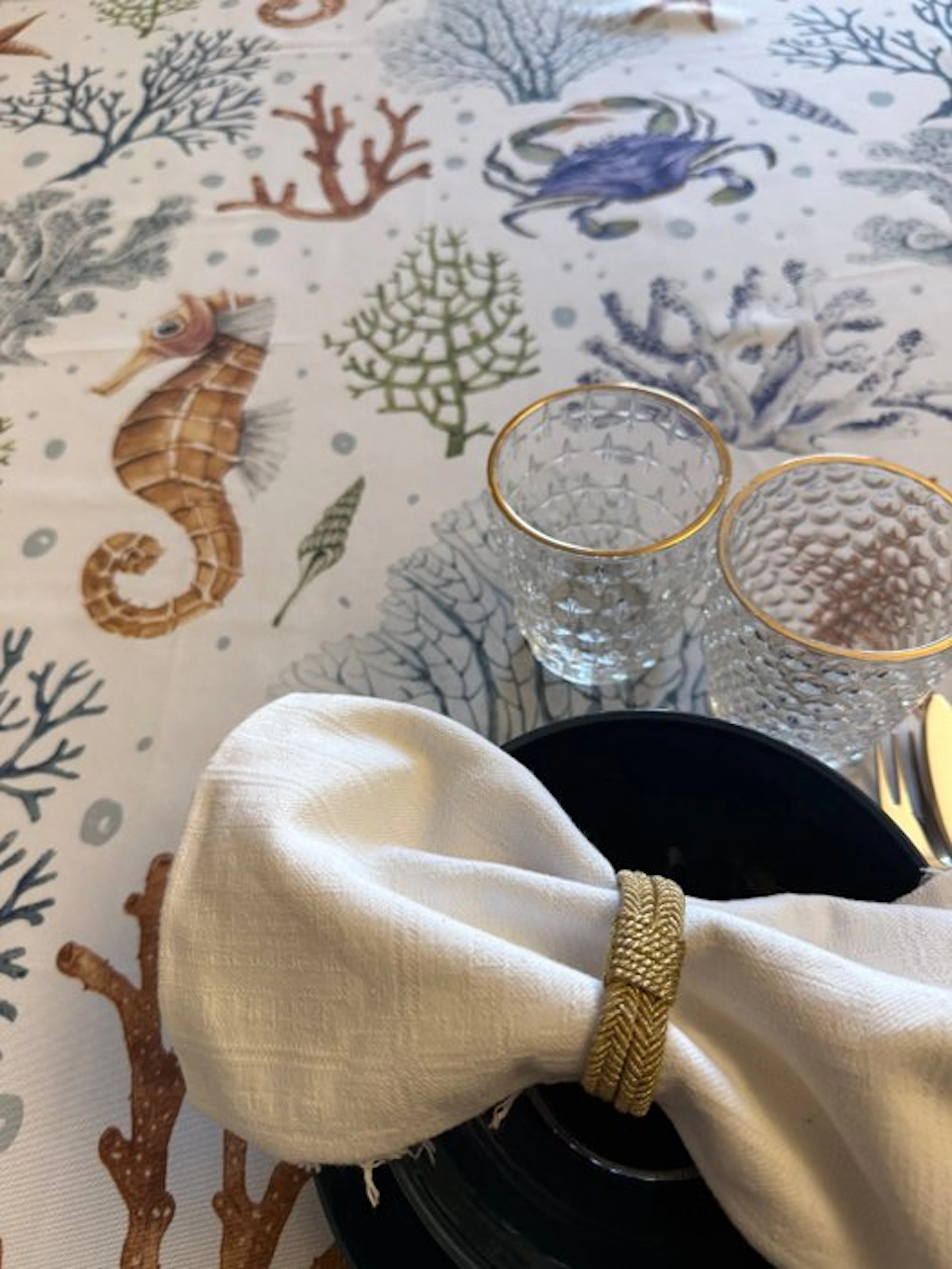 Luxurious Venetian San Leucio marine tablecloth...