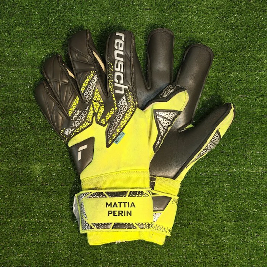Juventus - Italian Football League - Mattia Perin - 2026 - Goal keeper gloves