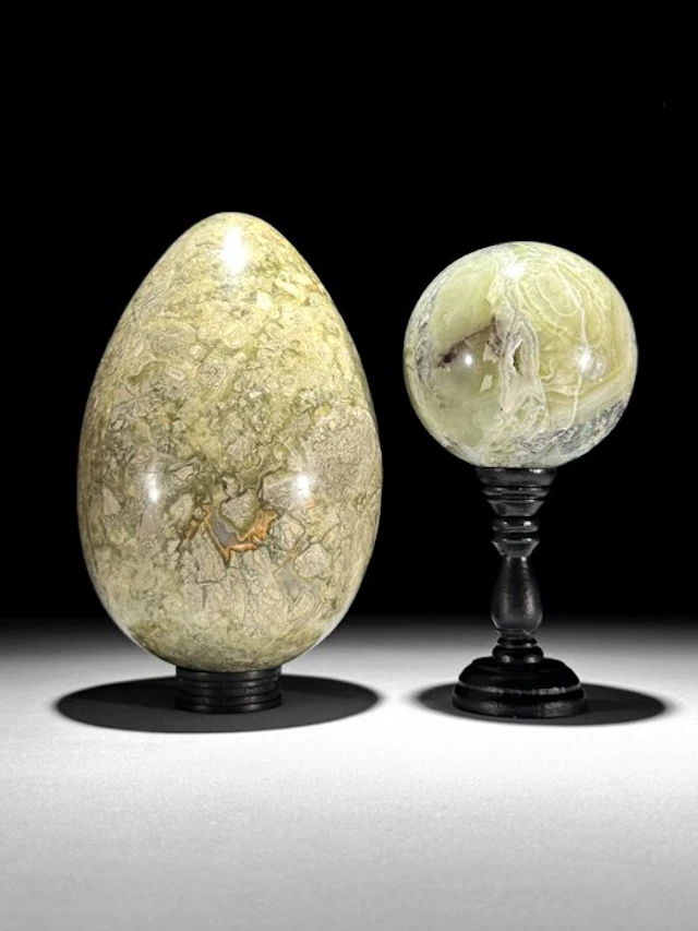 NO RESERVE PRICE - Beautiful Pair of Onyx- Egg-Shaped...