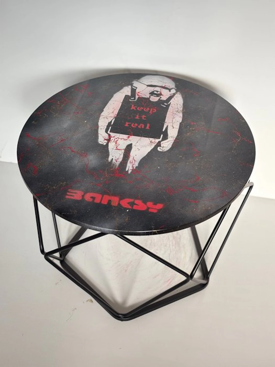 Rob VanMore - Tea-time by Banksy - ø50cm