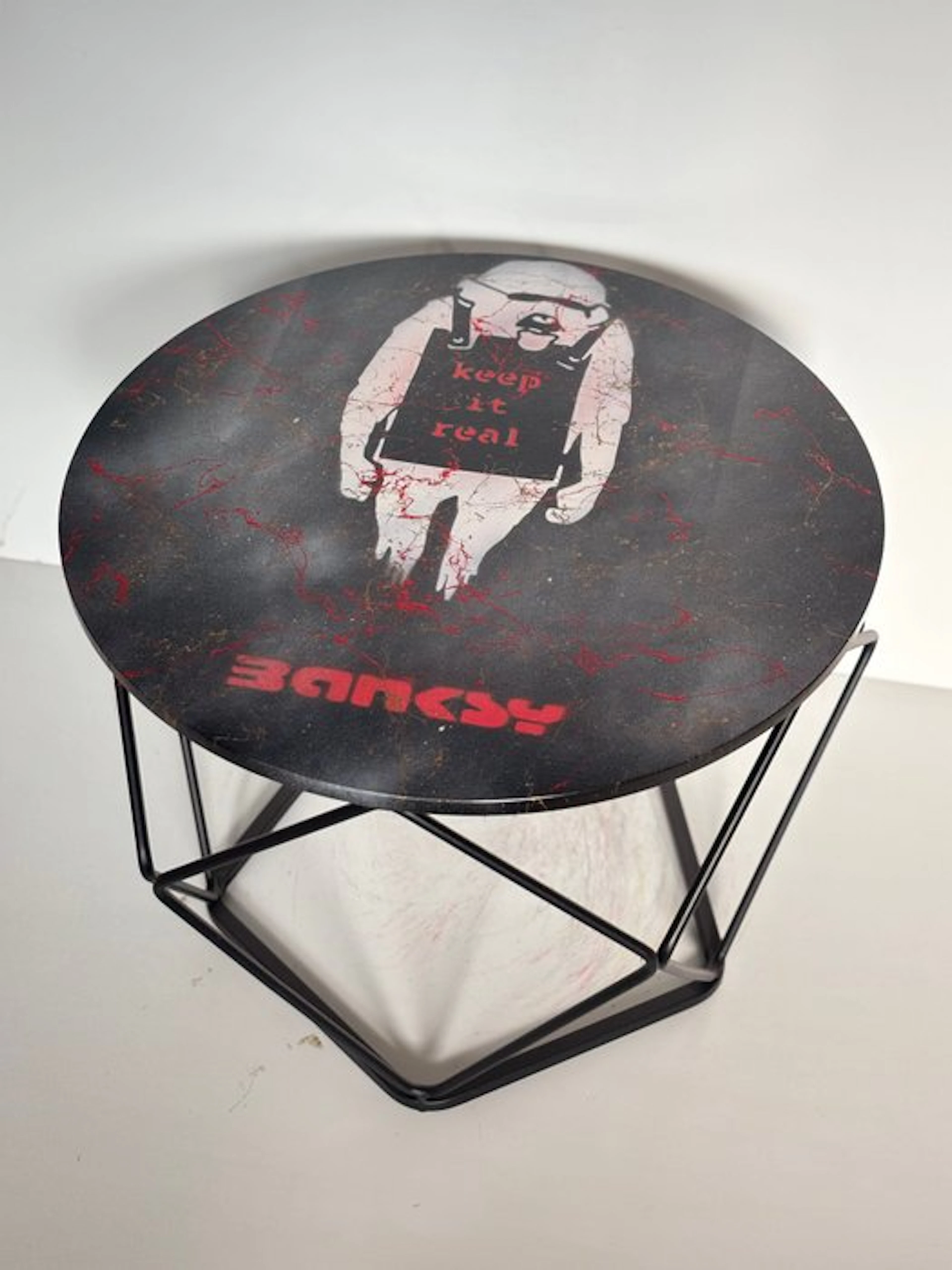 Rob VanMore - Tea-time by Banksy - ø50cm
