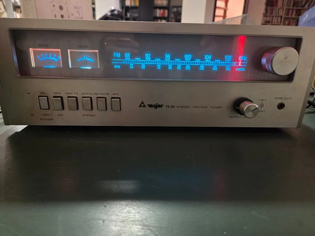 Major - TS 20 Stereo FM/MW Tuner