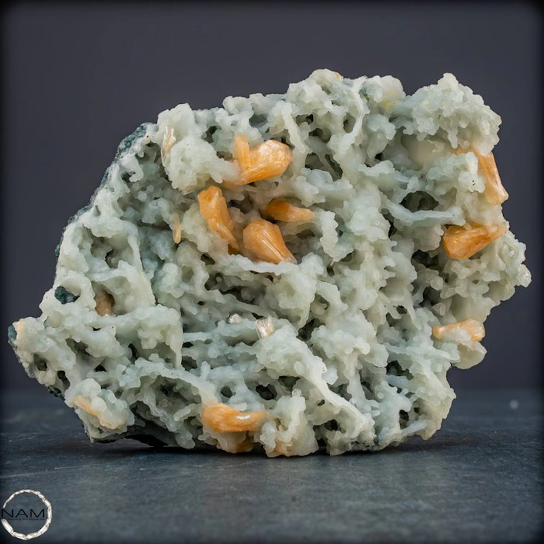Exceptional natural Stilbite crystals.- 631.99 g