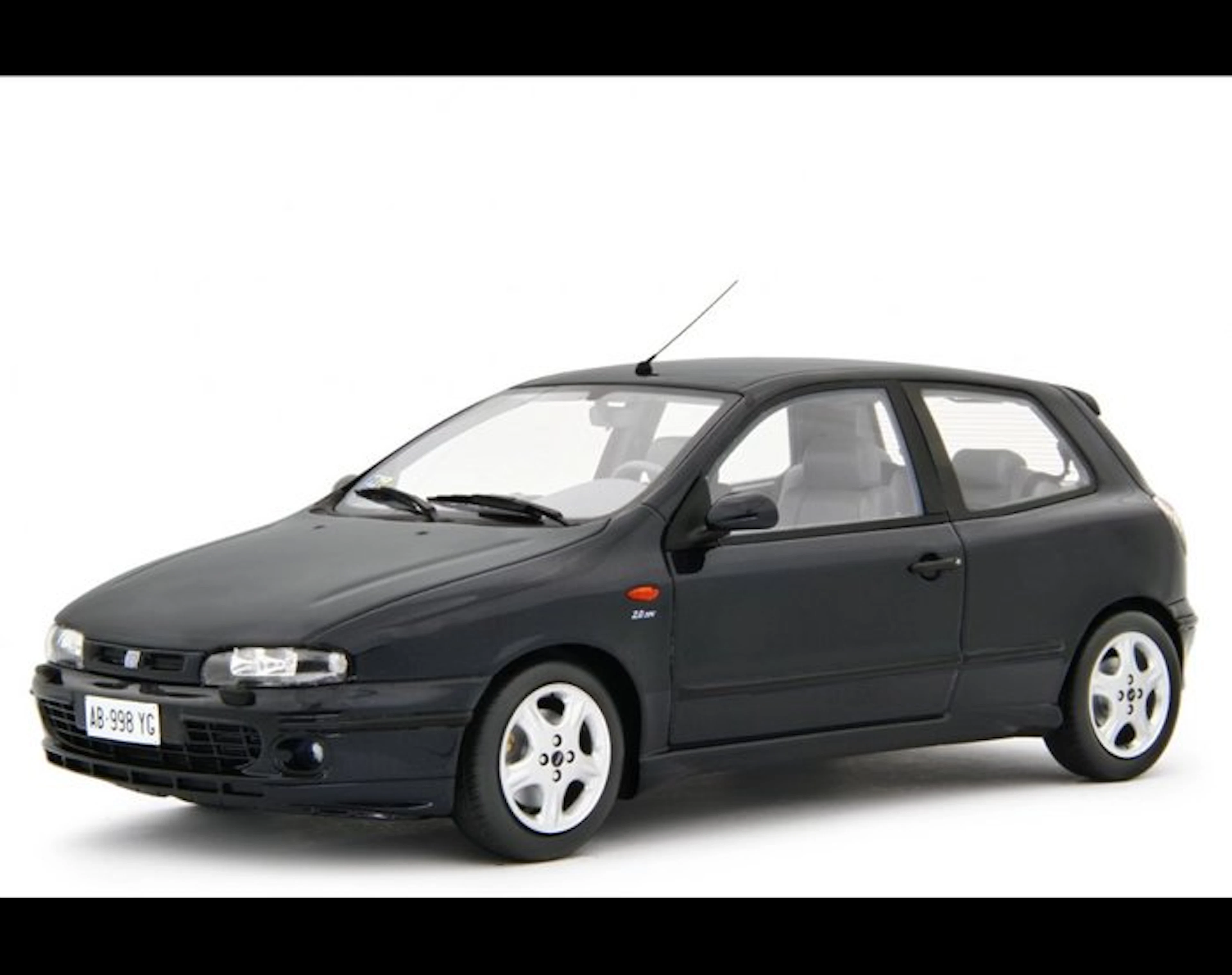 Laudoracing 1:18 - Model small city car - Fiat Bravo 2.0 HGT Nero 1995 - LM212D