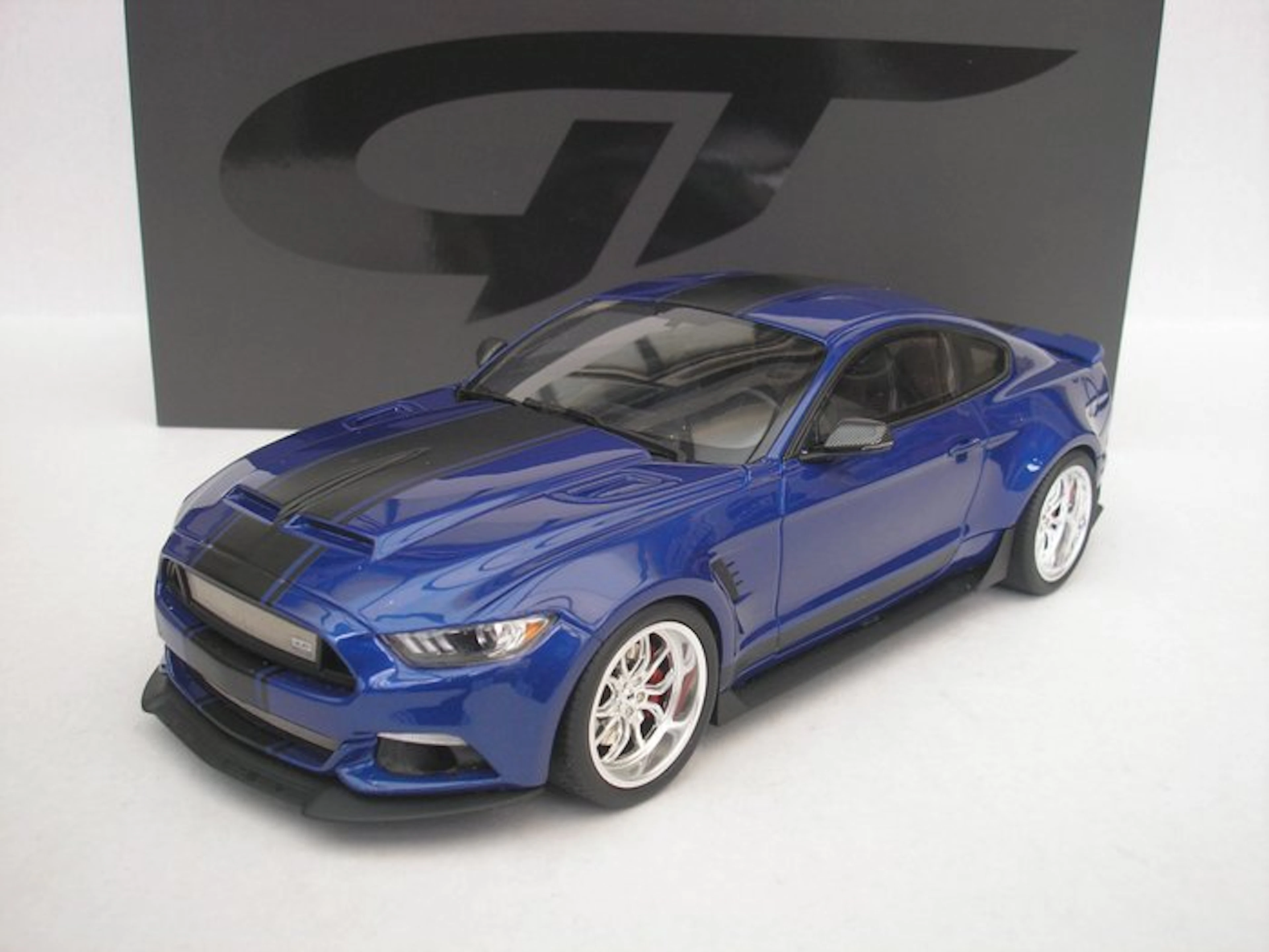 GT Spirit 1:18 - Model car - Ford Shelby Mustang GT350...