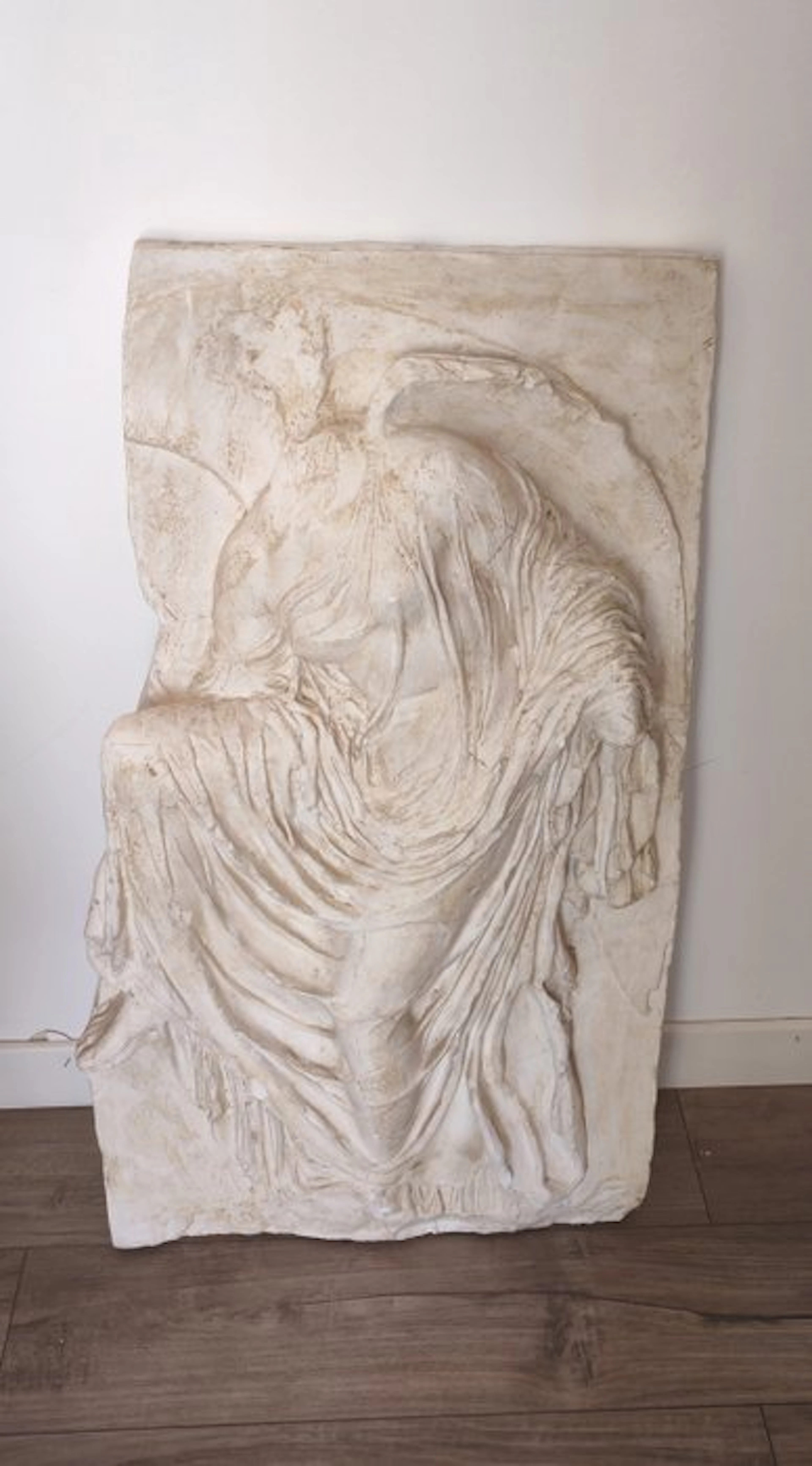 Relief, Nike - 96 cm - Plaster
