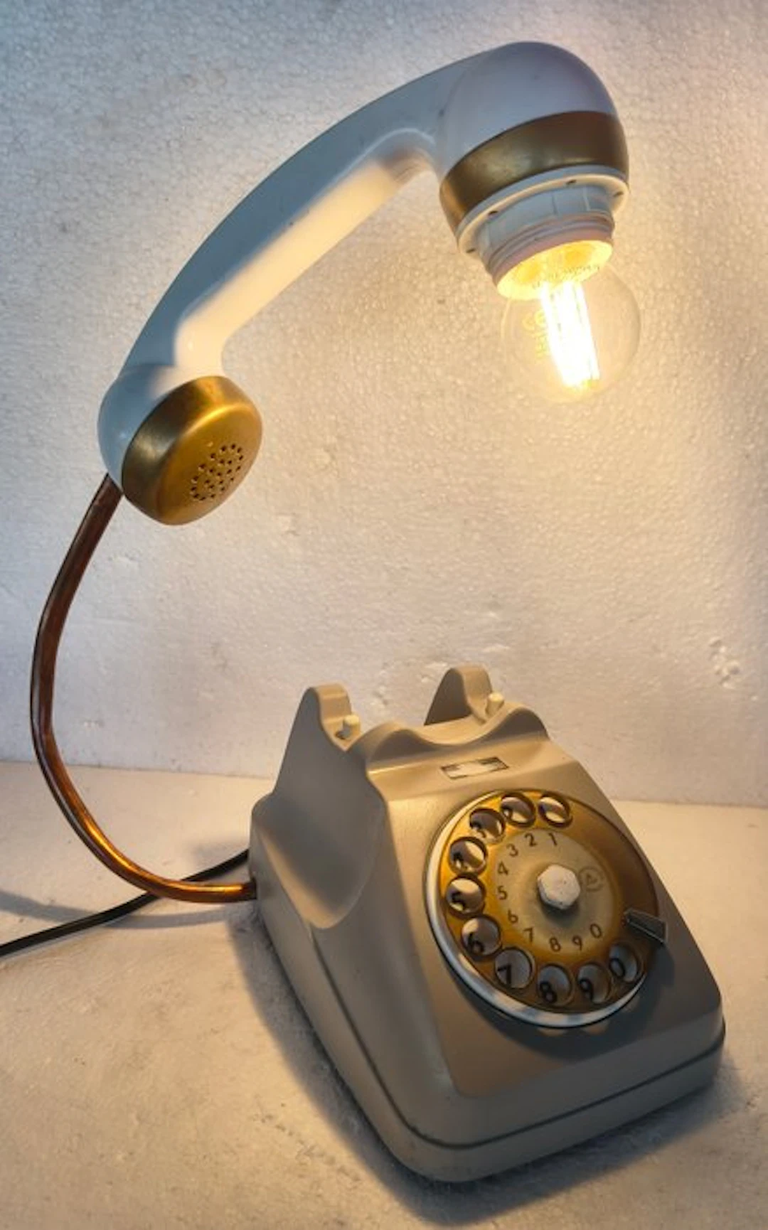 Table lamp - Composite - Phone from the 70s transformed into a lamp