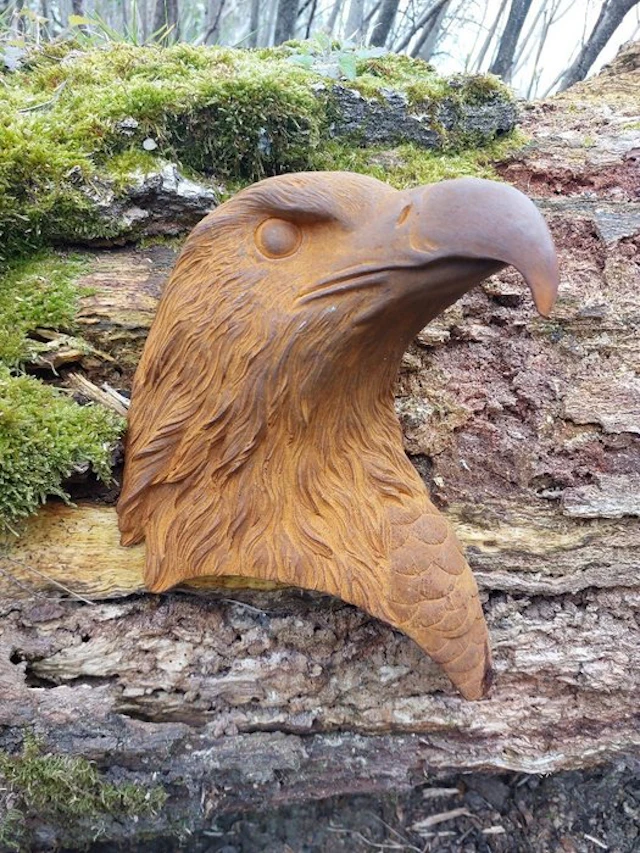 Statue, metal wall sign of hawk - 25 cm - Cast iron