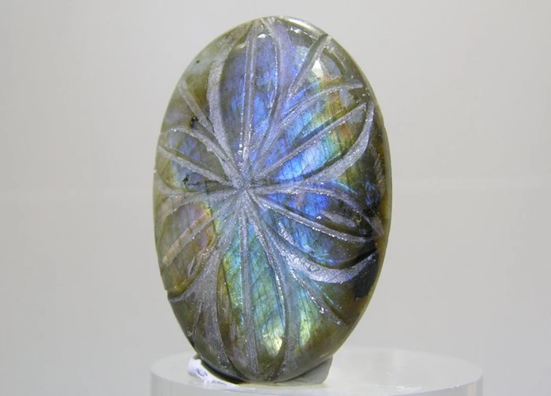 Labradorite Cabochon - Height: 39.5 mm - Width: 27.4 mm- 14.2 g - (1)