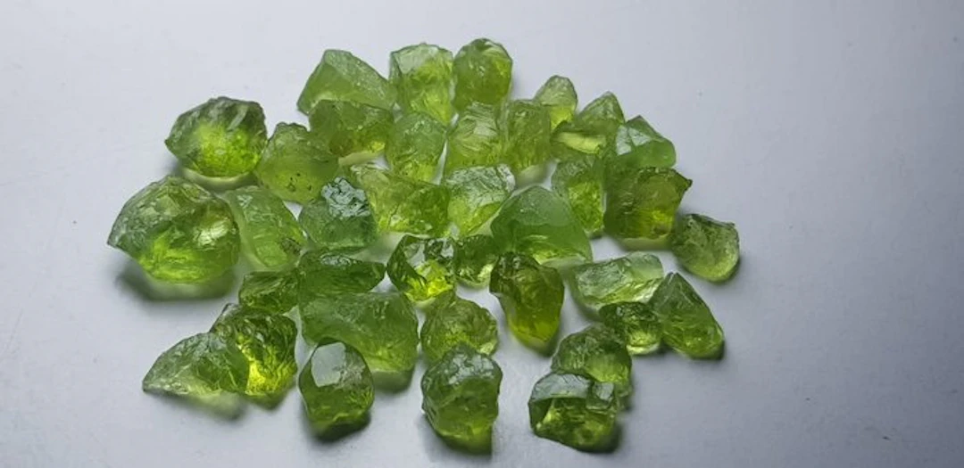 facet grade peridot Rough- 62 g - (79)