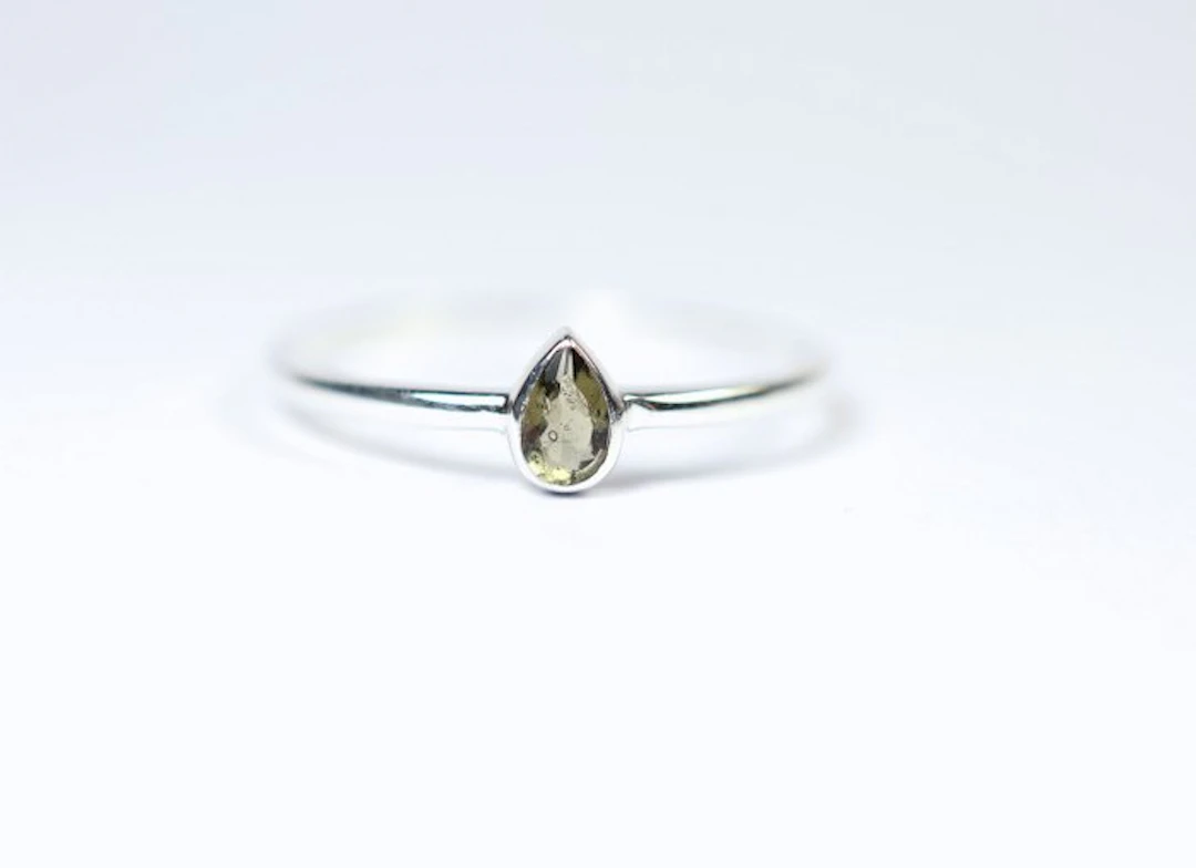Ring Moldavite / faceted / new - 1.15 g - (1)