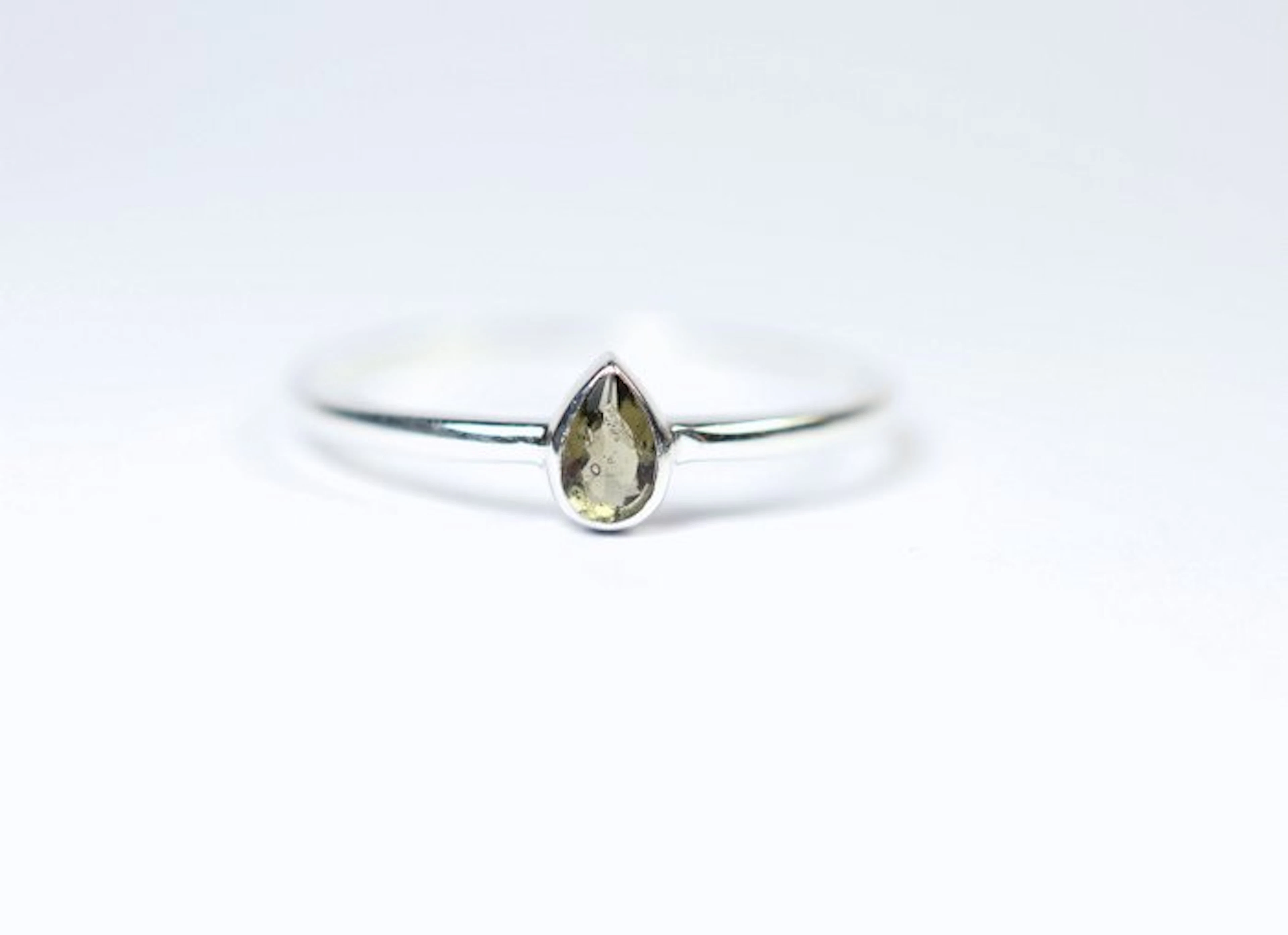 Ring Moldavite / faceted / new - 1.15 g - (1)