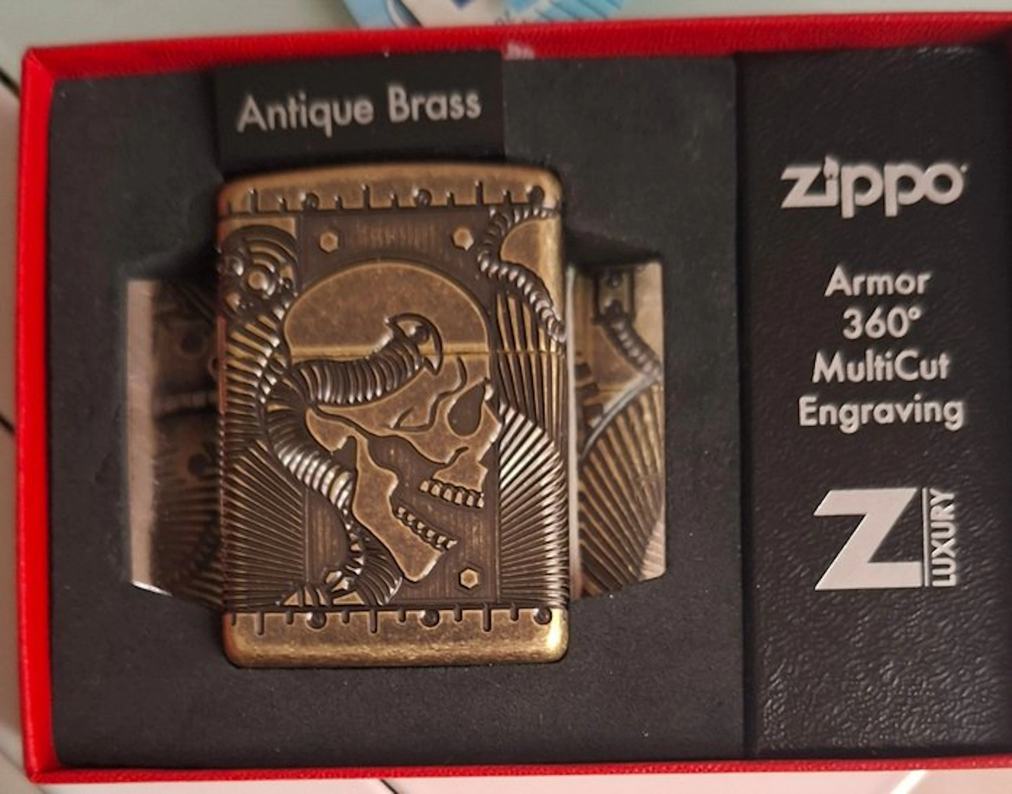 Zippo - osi di uno Zippo Armor 360° MultiCut Engraving...