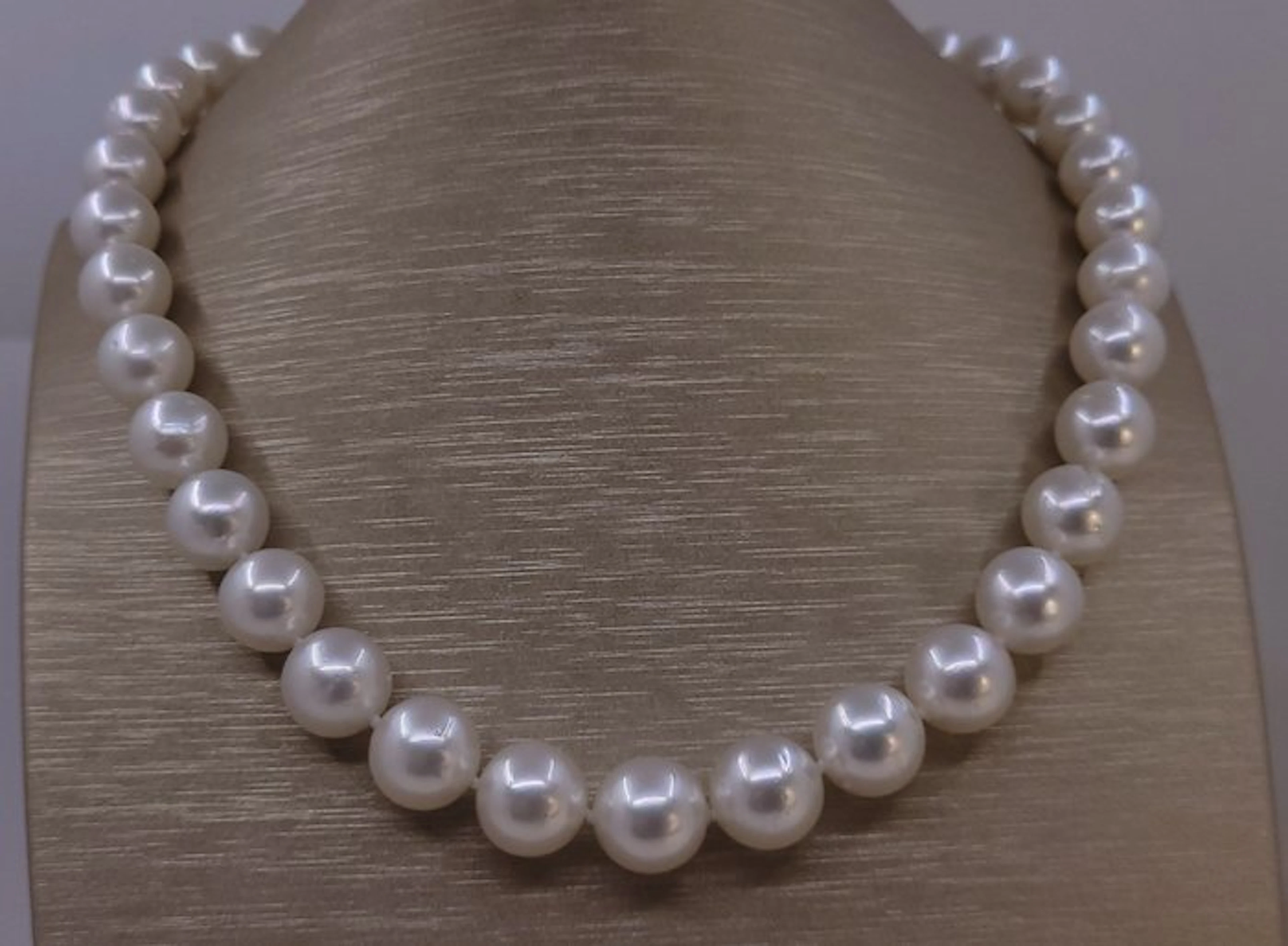 Necklace PSL Certified Round South Sea Pearls - 10.0x11.9mm
