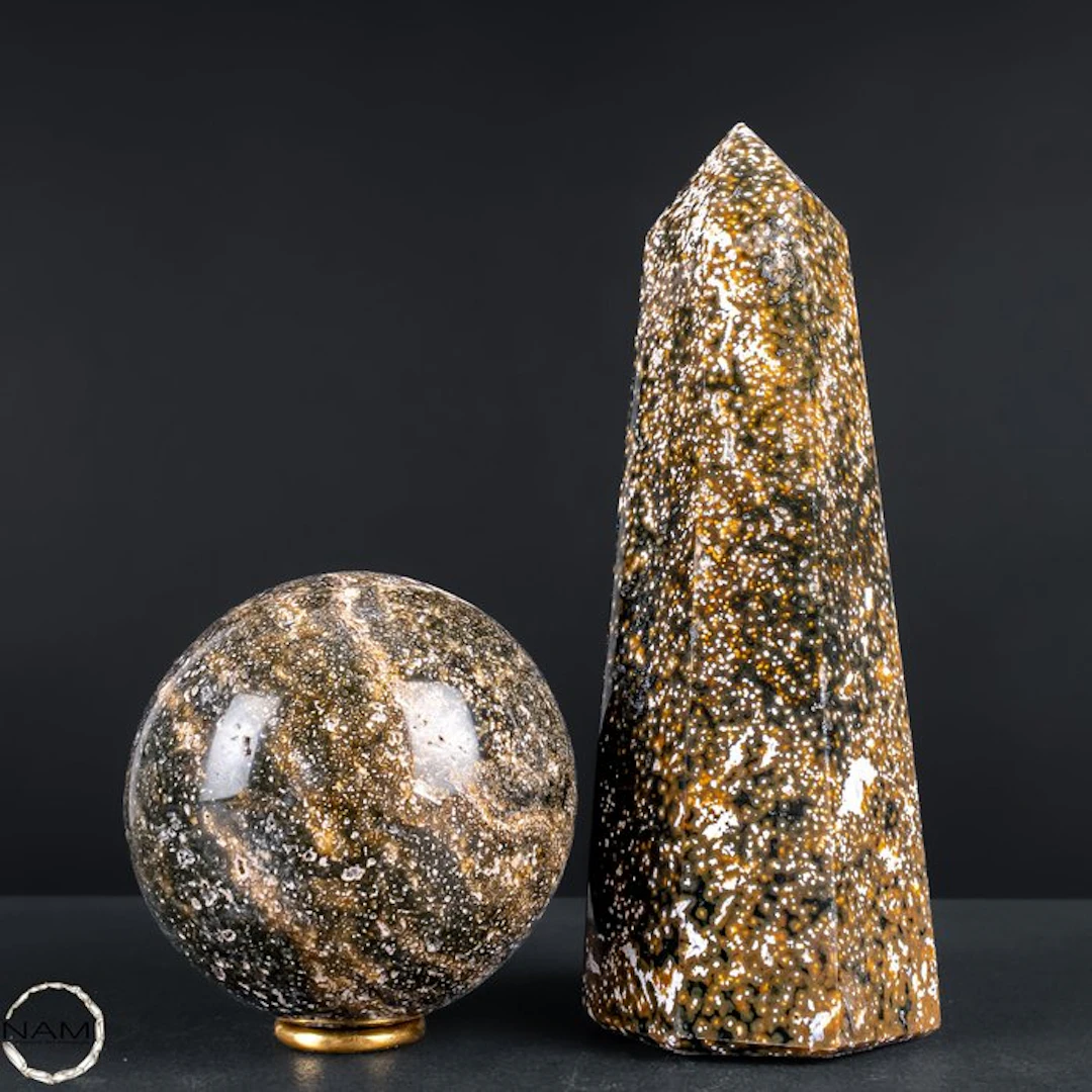 Ocean-Jaspis-Duo – expressive sphere and artful obelisk...