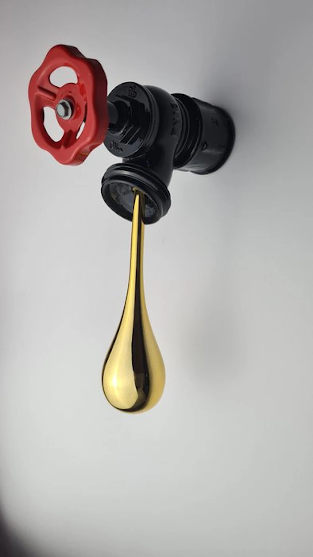 Santicri - Sculpture, Running out - 26 cm - Resin - 2021