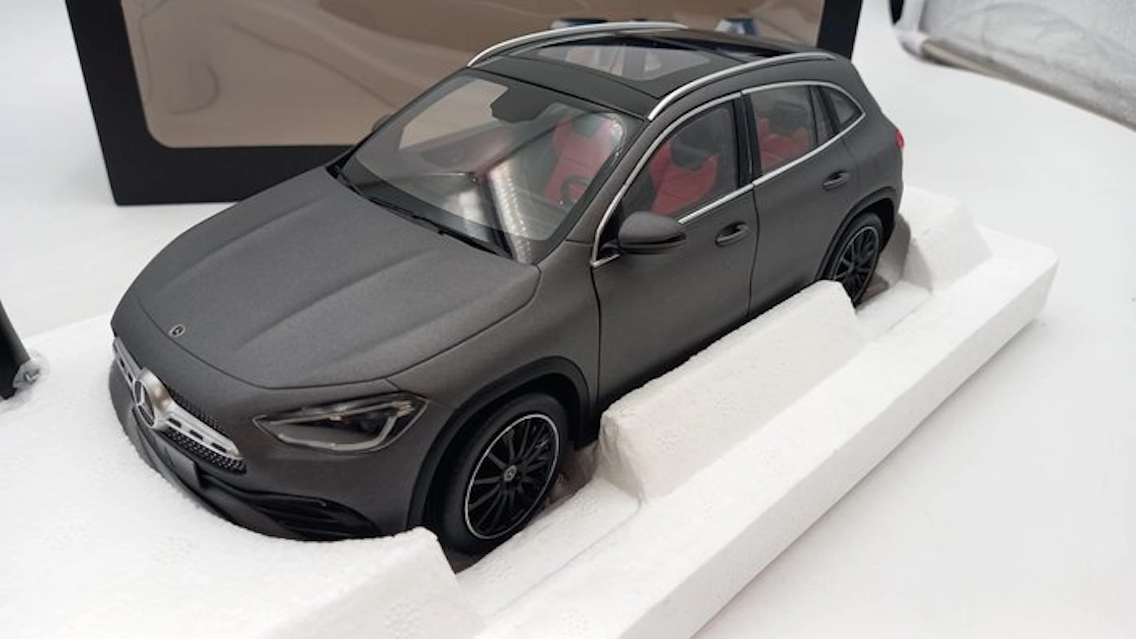 GT Spirit 1:18 - Model car - Mercedes-Benz GLA 2020 - (cod.G27)
