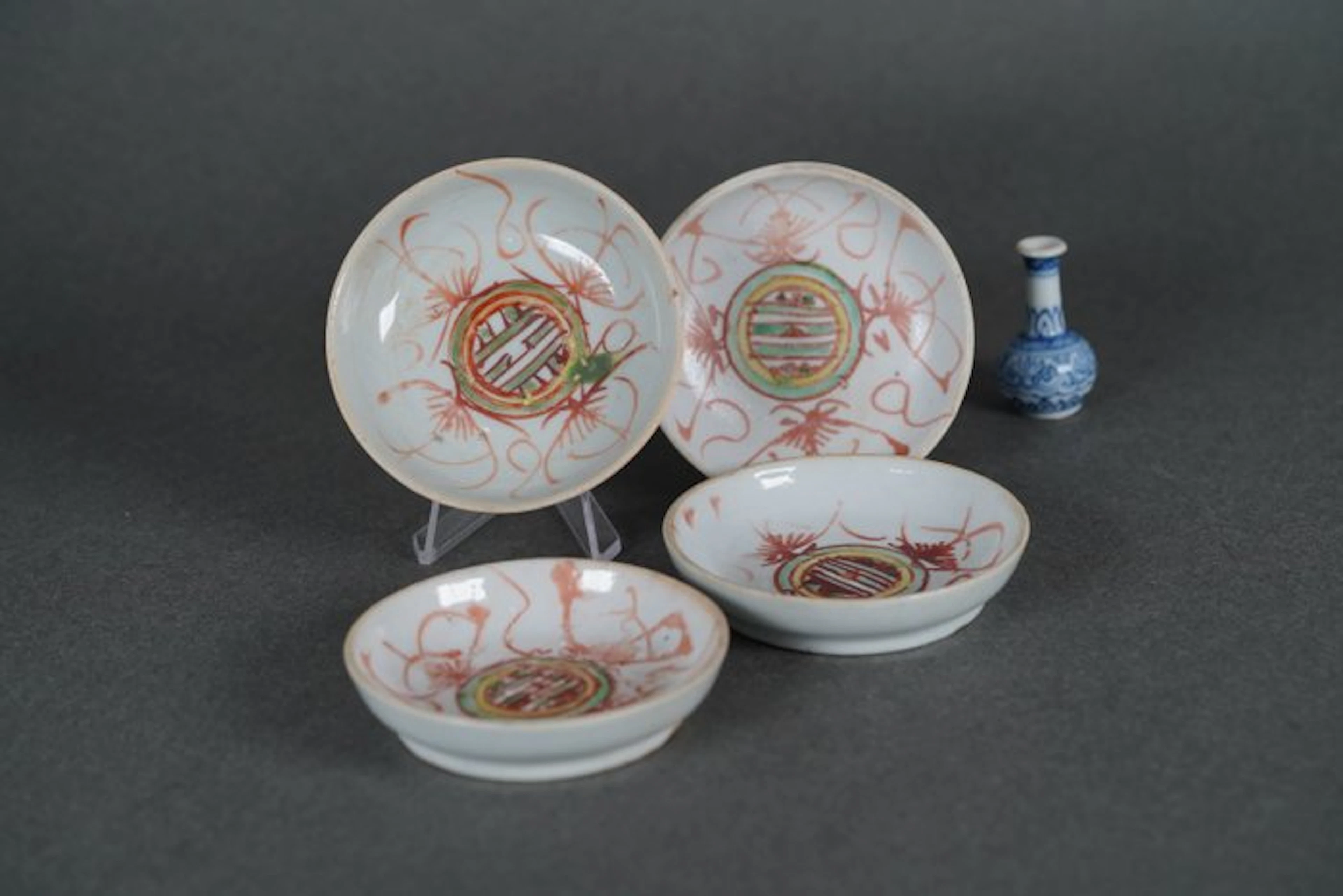 17th Century - Bowl (4) - Four Moths and Shou Character Bowls - Overglaze