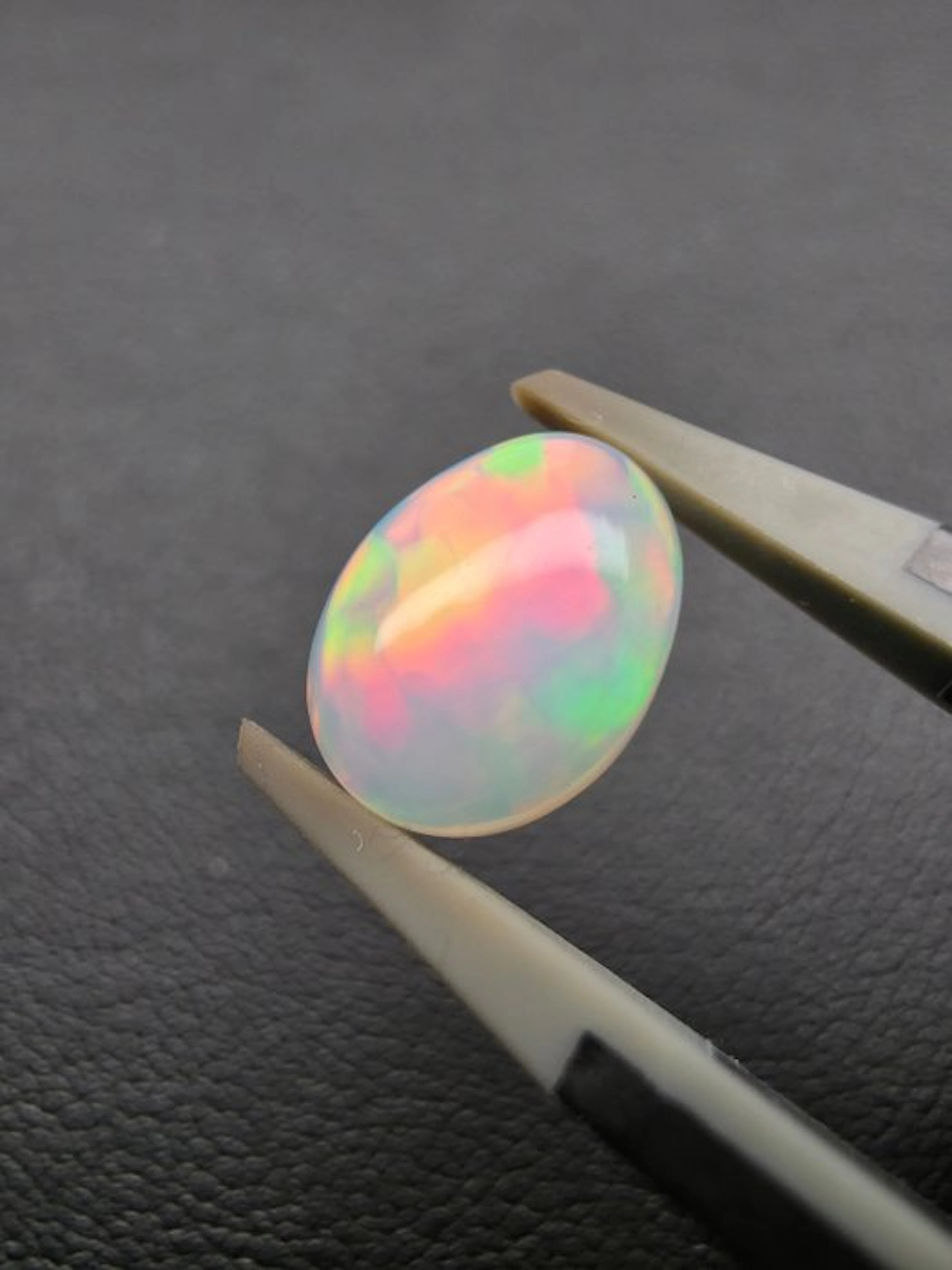 2.29cts White Opal Cabochon- 0.45 g
