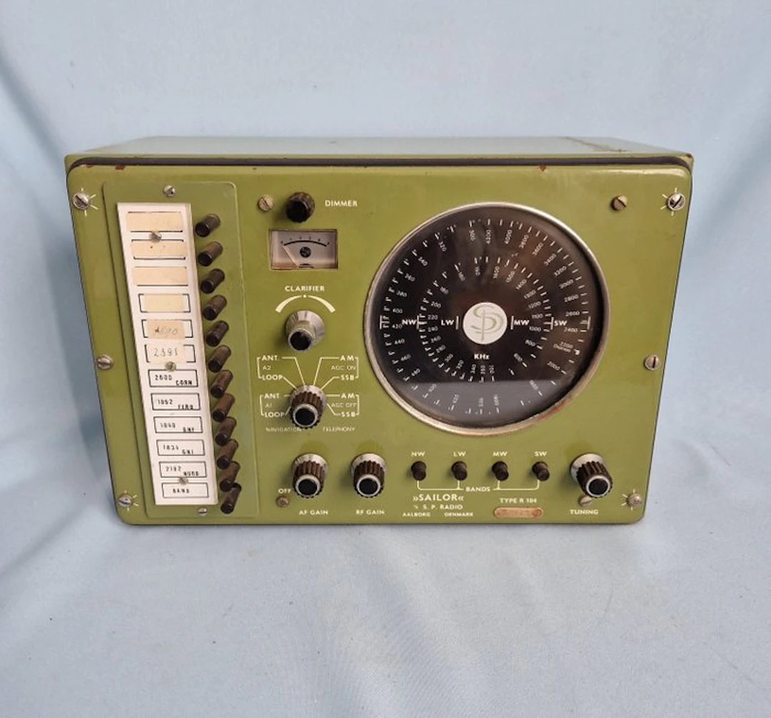 Radio receiver - S.P. Radio A/S, Aalborg / Sailor Type R 104 - Metal