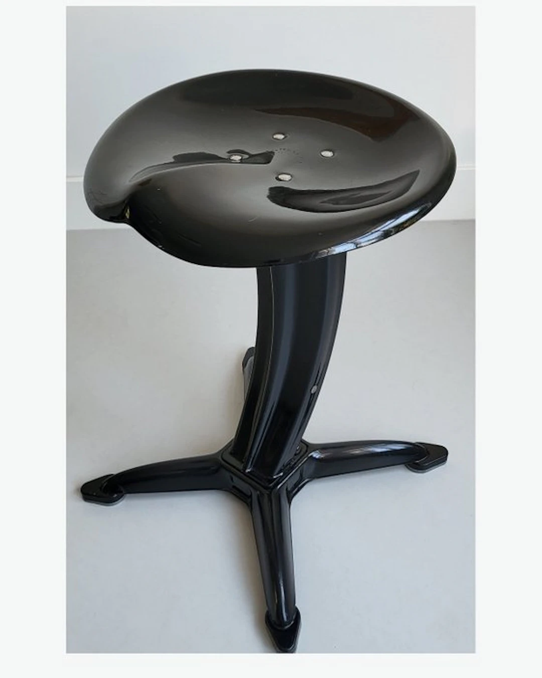 Dulton - Yasu Sasamoto - Stool - Lotus - Steel