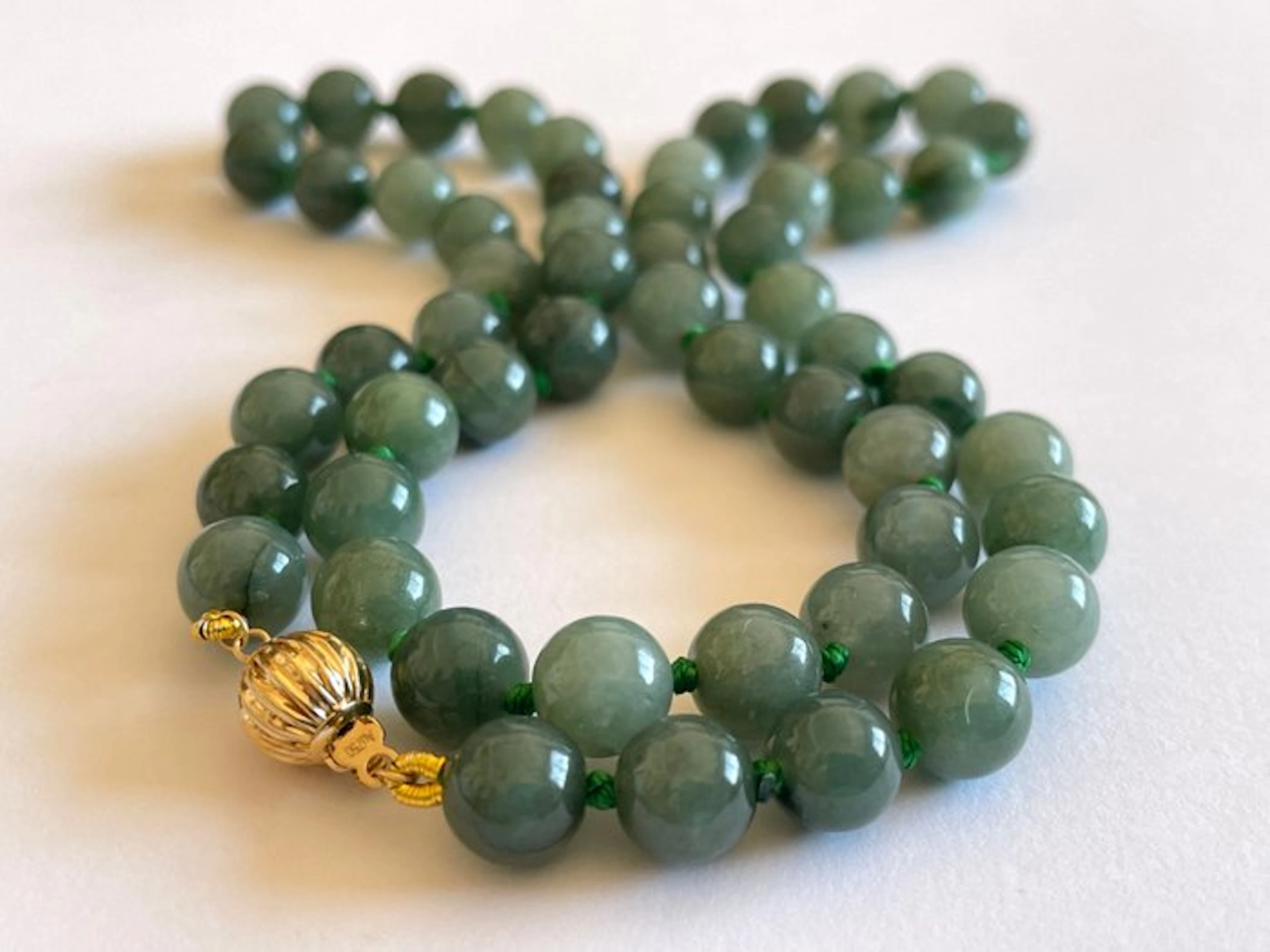 Green jadeite (A) Certified - 18 karat (750) gold - Necklace