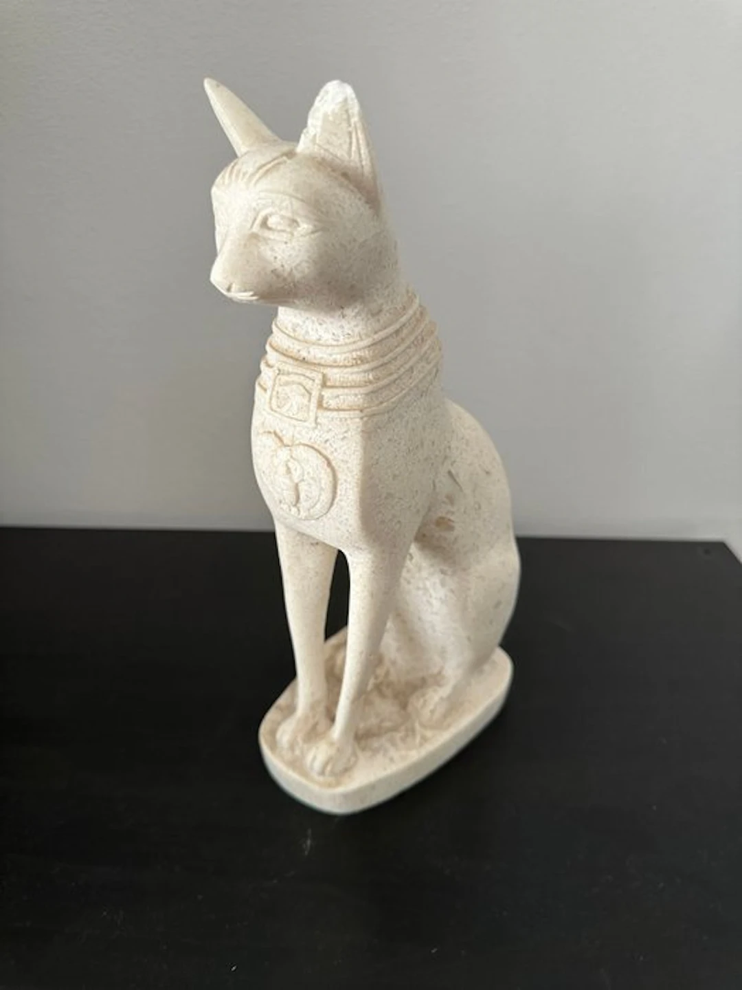 Sculpture, La scultura raffigura la dea gatta Bastet - 40 cm - Alabaster - 2020