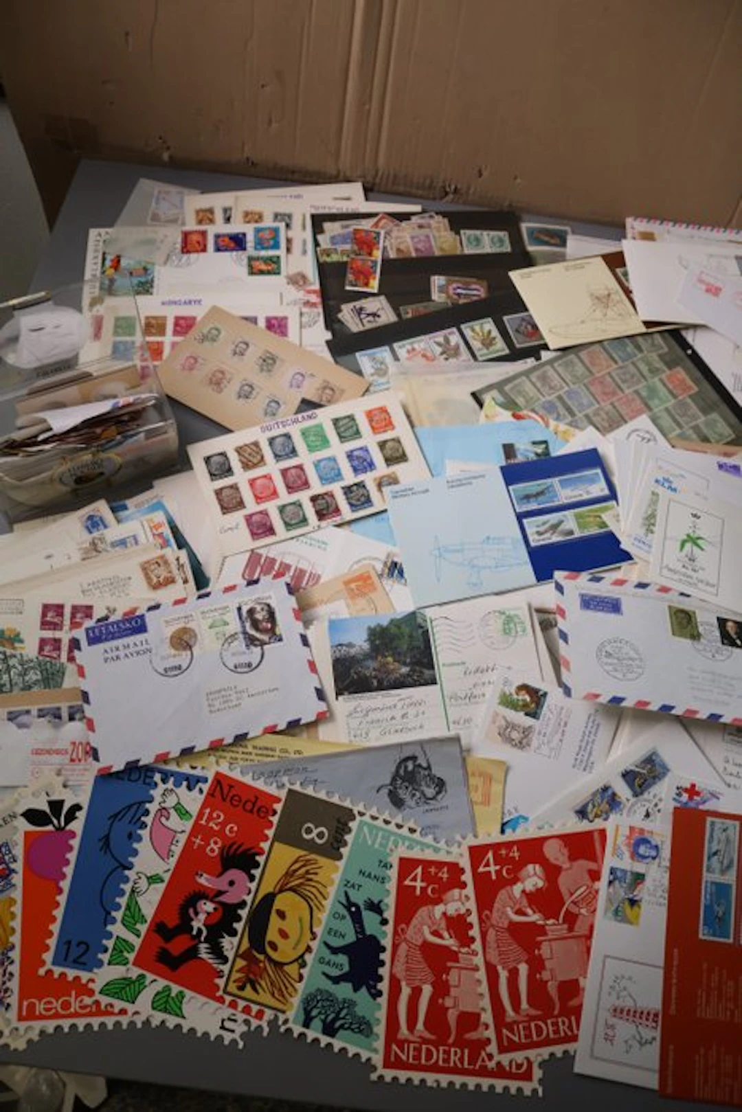 World 1880/2010 - Large lot to sort through in a moving box.