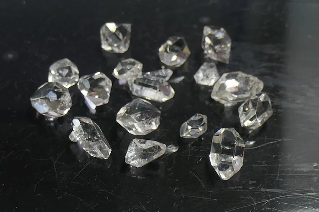 Double-terminated quartz, Herkimer Diamond type Crystals- 4.34 g - (16)