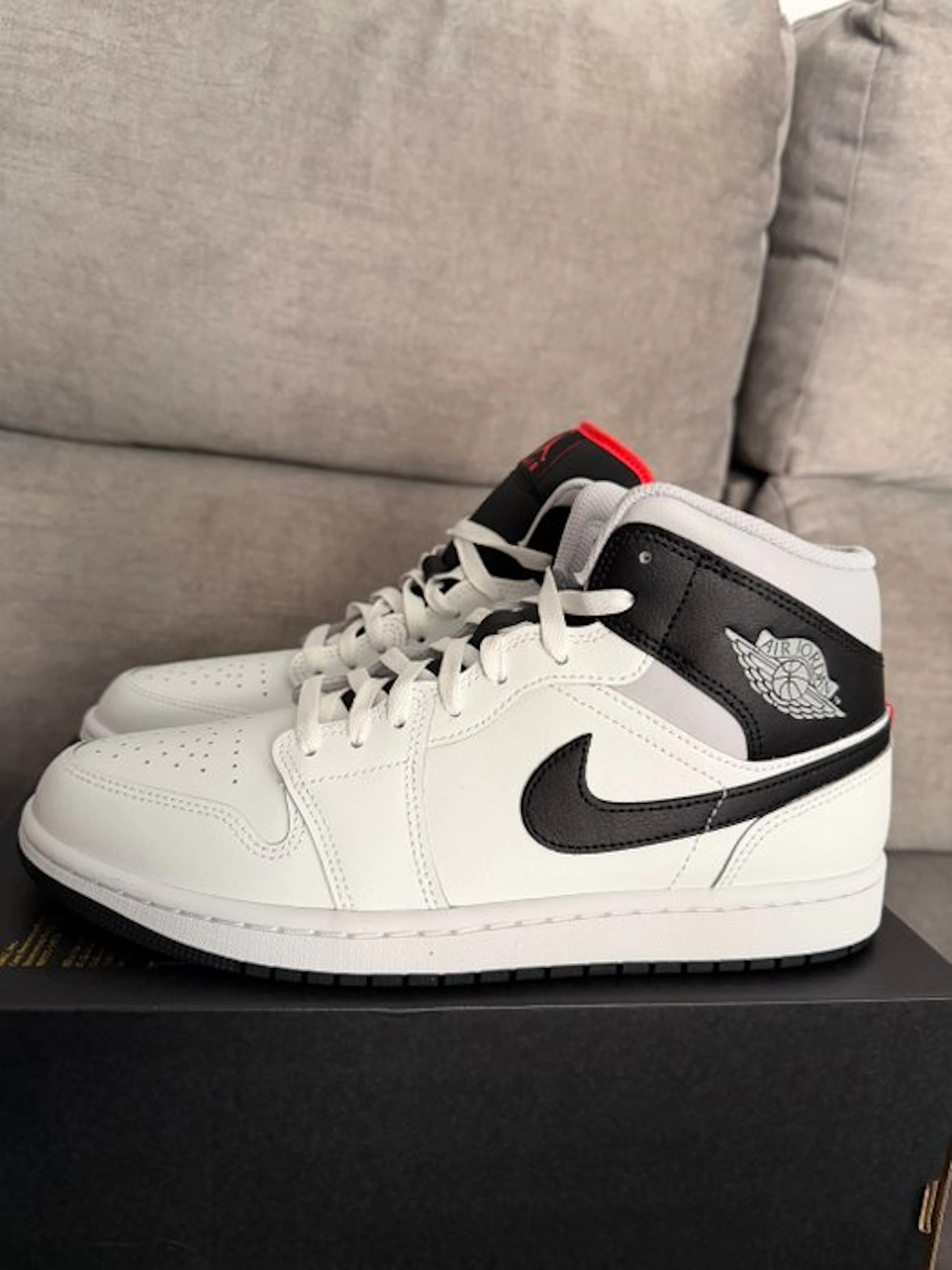 Air Jordan - Air Jordan 1 Mid - Sneakers - Size: EU 45
