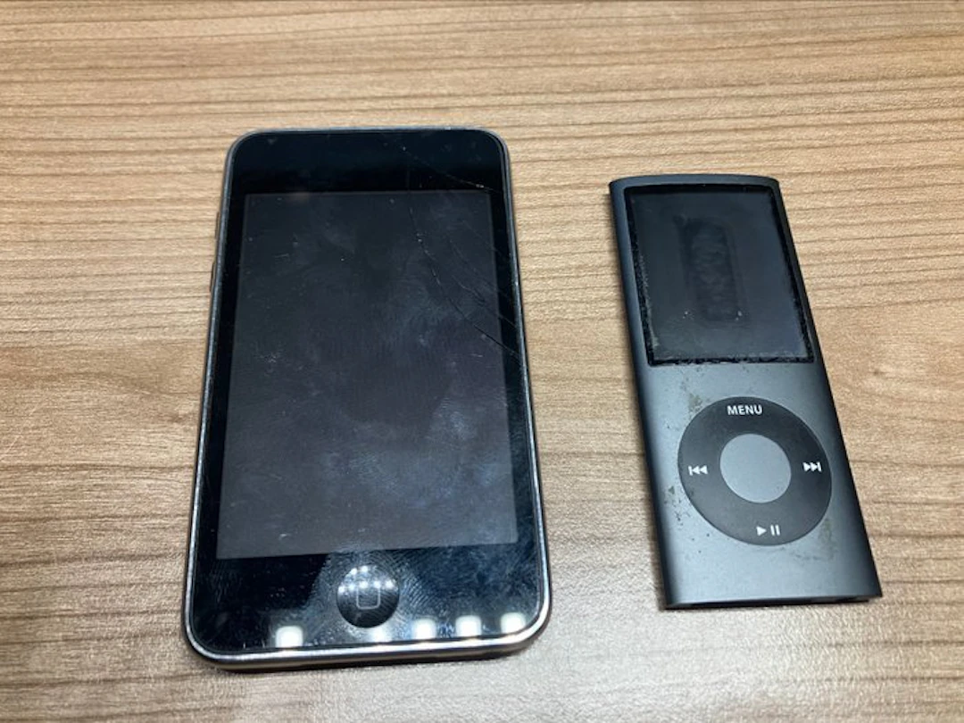 Apple - Ipod 2x 8gb a1285 & A1288 Touch ,both working iPod - Multiple models