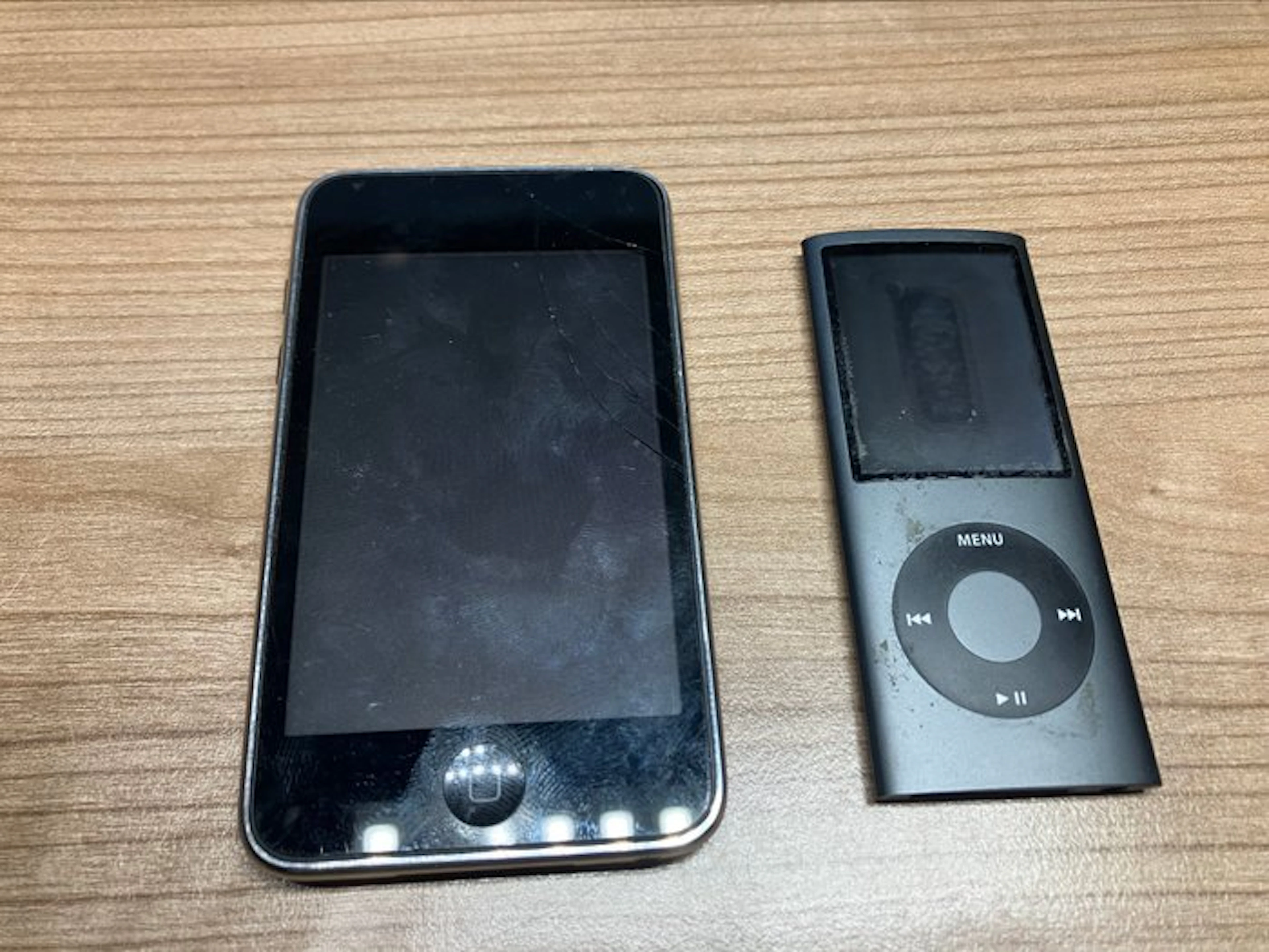 Apple - Ipod 2x 8gb a1285 & A1288 Touch ,both working iPod - Multiple models