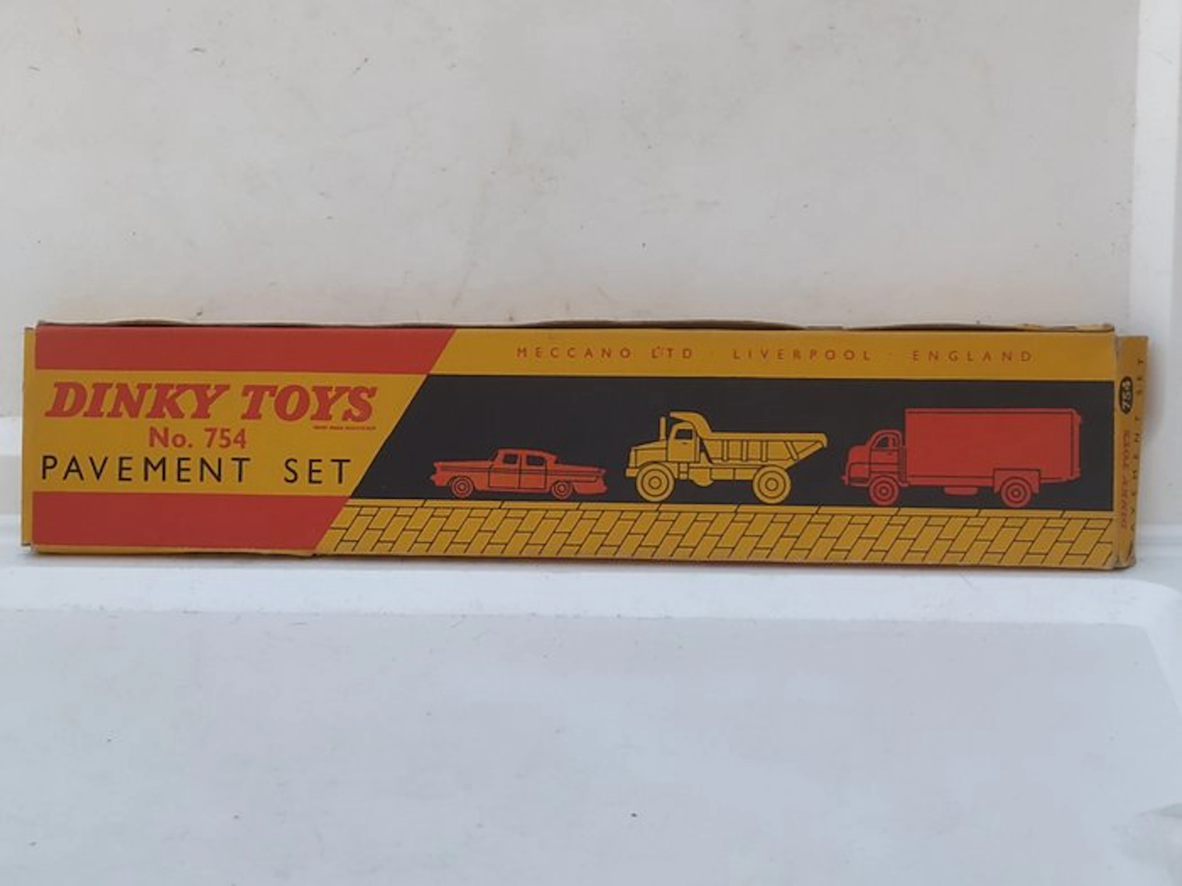 Dinky Toys 1:32 - Model car (30) - Dinky Toys Original...