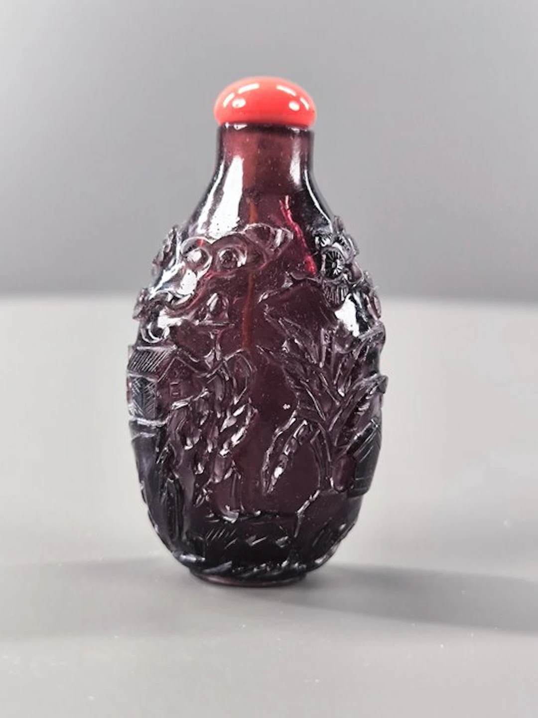 chine Sculpted translucent violet glass