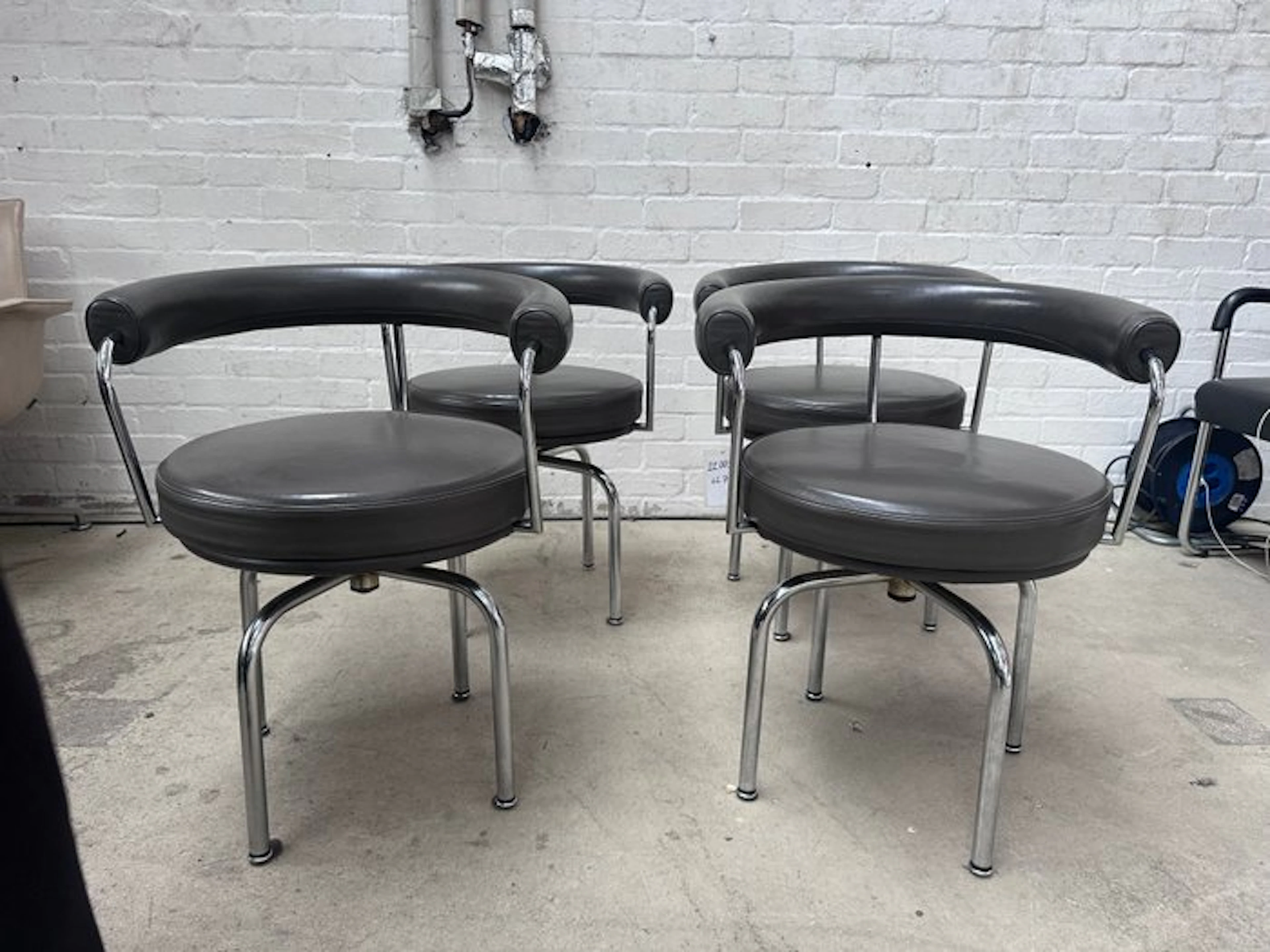Cassina - Charlotte Perriand - Chair (4) - LC7 - Leather, Steel, Chrome plated