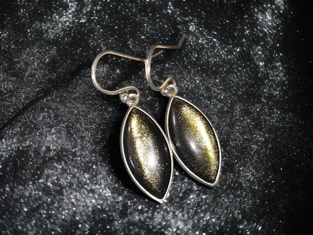 Gold obsidian earrings of good quality