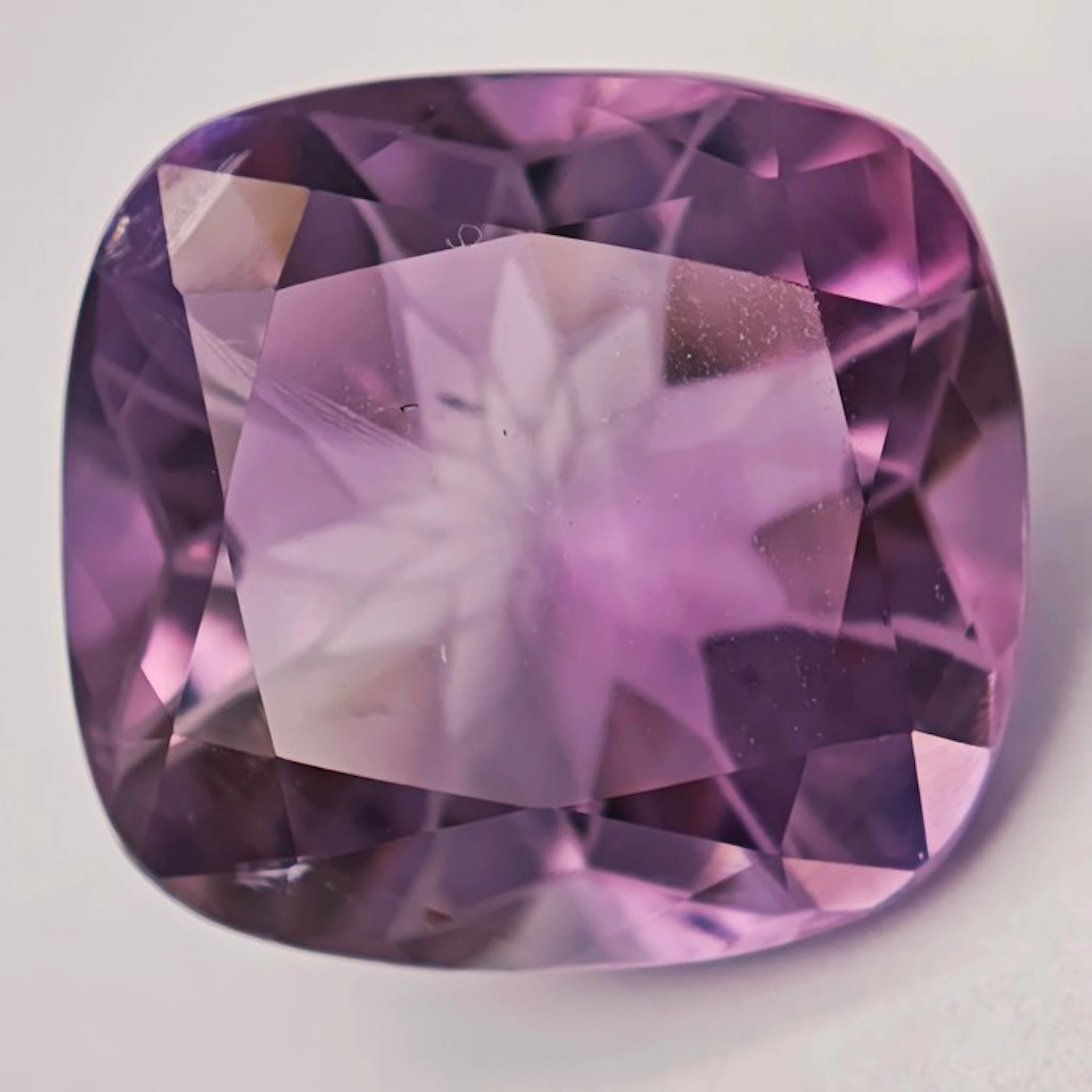 No reserve price Amethyst - 24.76 ct - Antwerp Laboratory...