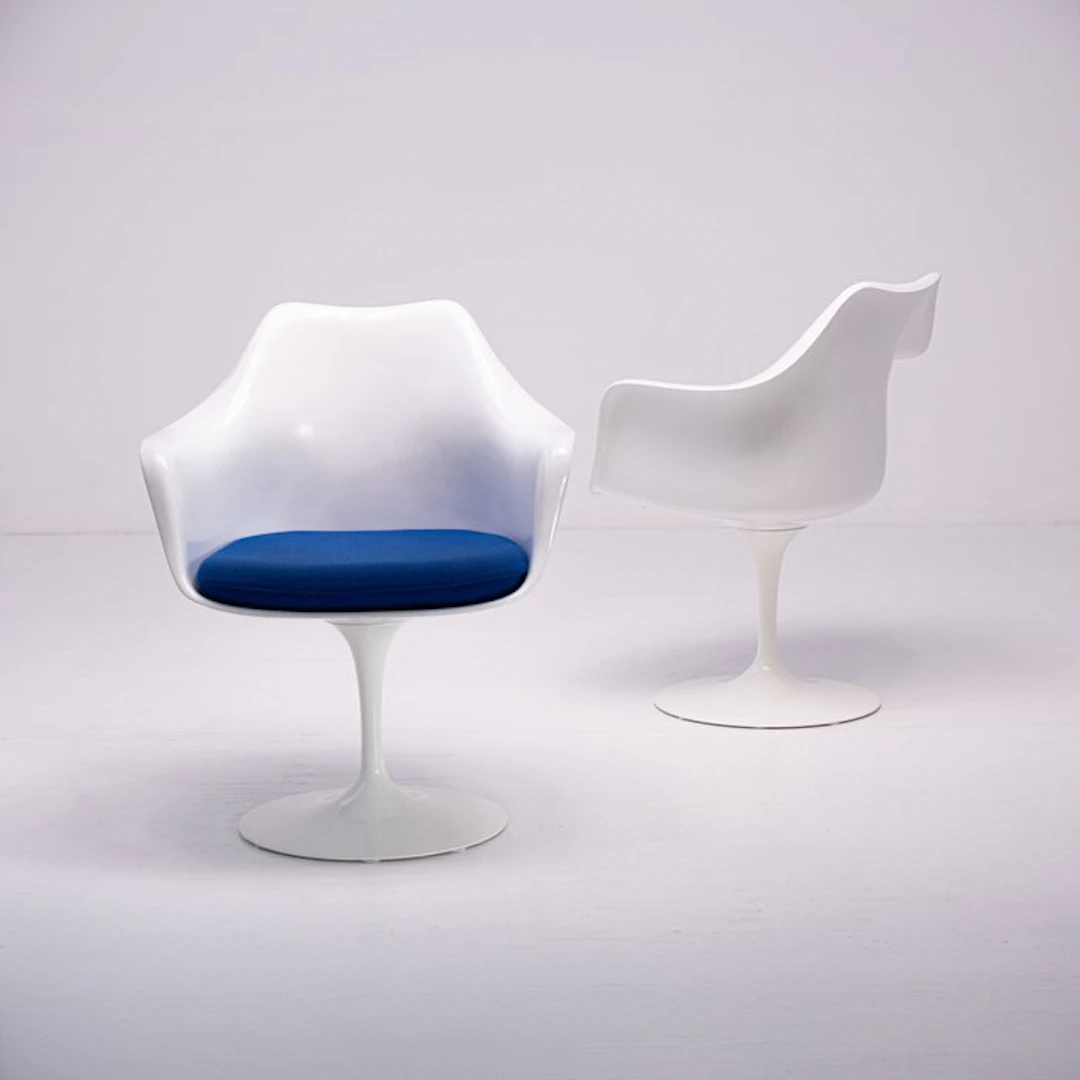 Knoll, NO RESERVE PRICE - Eero Saarinen - Chair (2)...