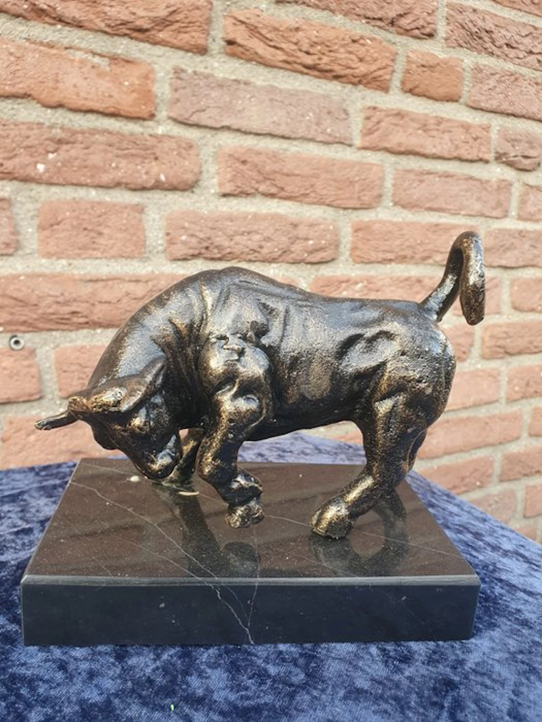 Decorative ornament - Europe - Bull on a marble pedestal.