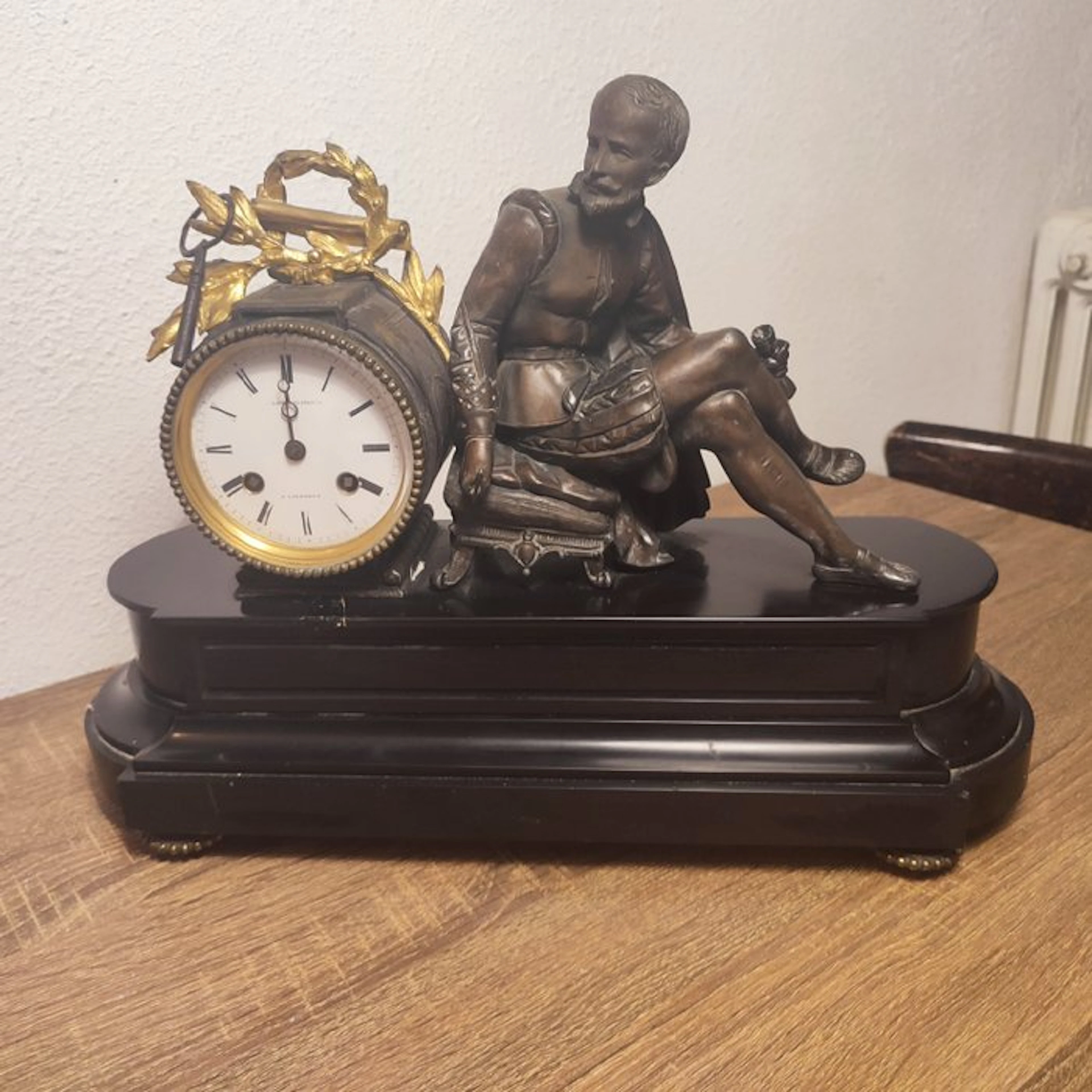 Figural mantel clock - Croix Escabasse à Libourne - régule